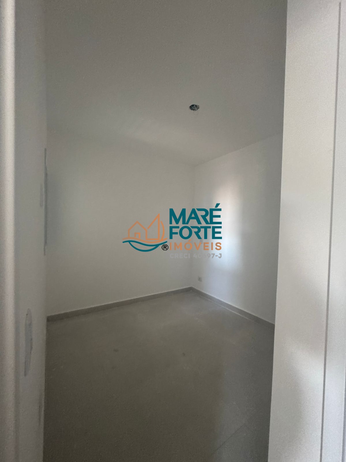 Apartamento à venda com 2 quartos, 64m² - Foto 2