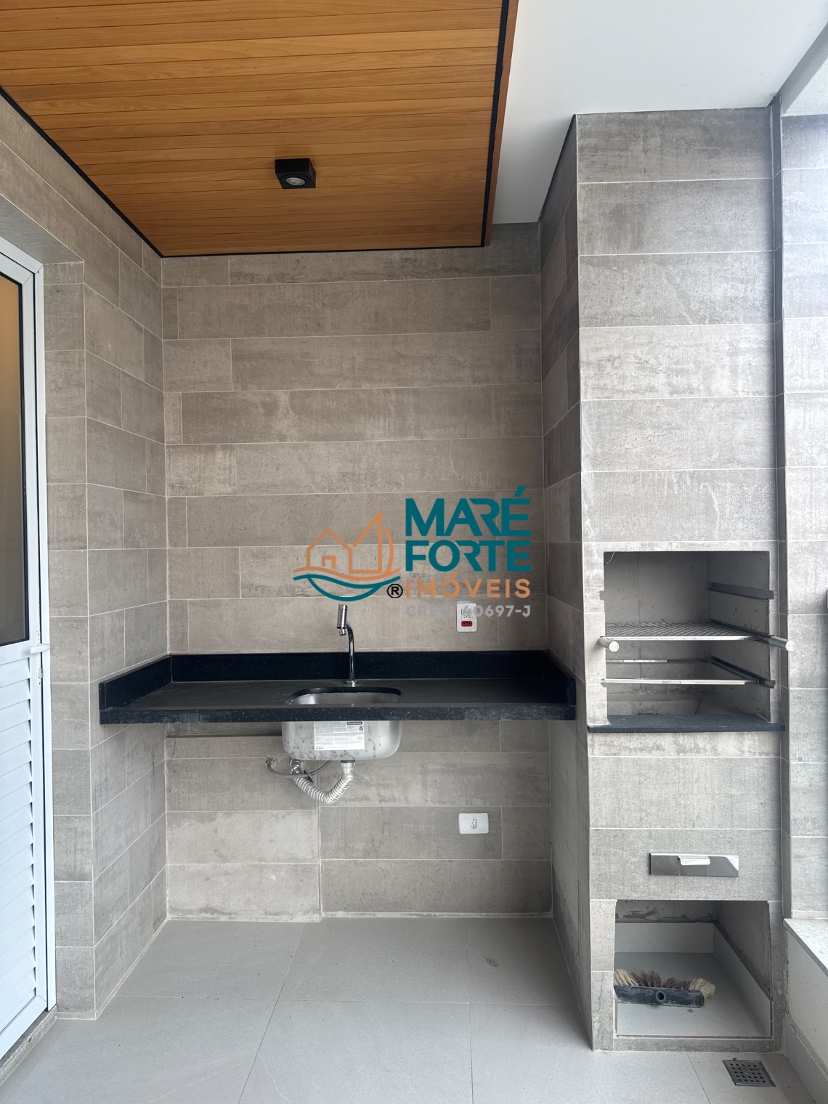Amplo apartamento, novo, próximo a orla!