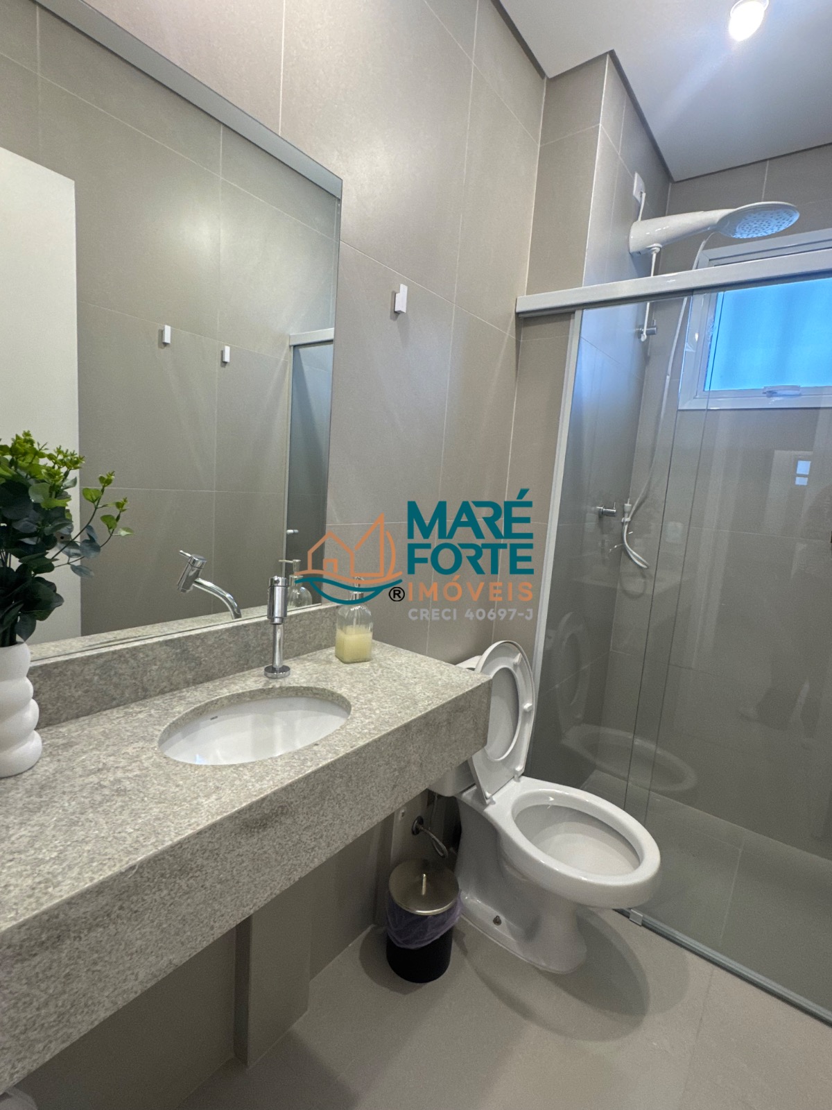 Amplo apartamento, novo, próximo a orla!