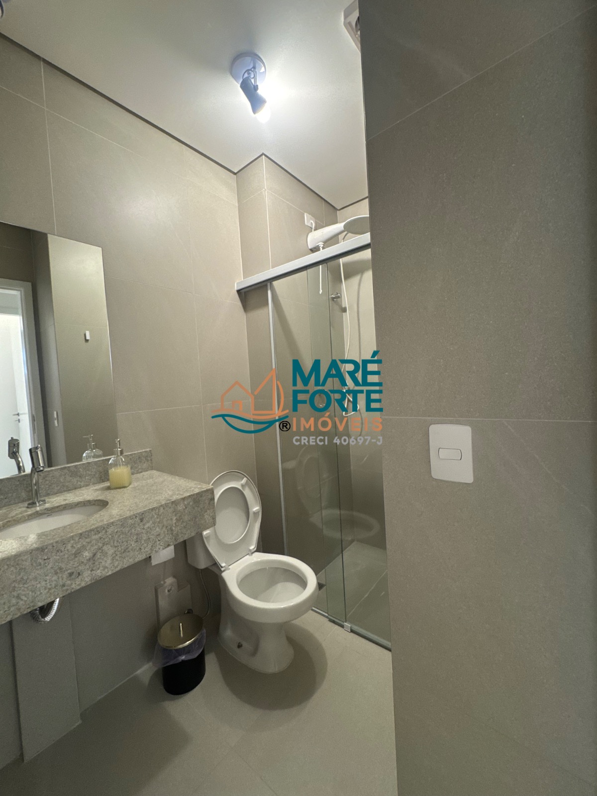 Amplo apartamento, novo, próximo a orla!
