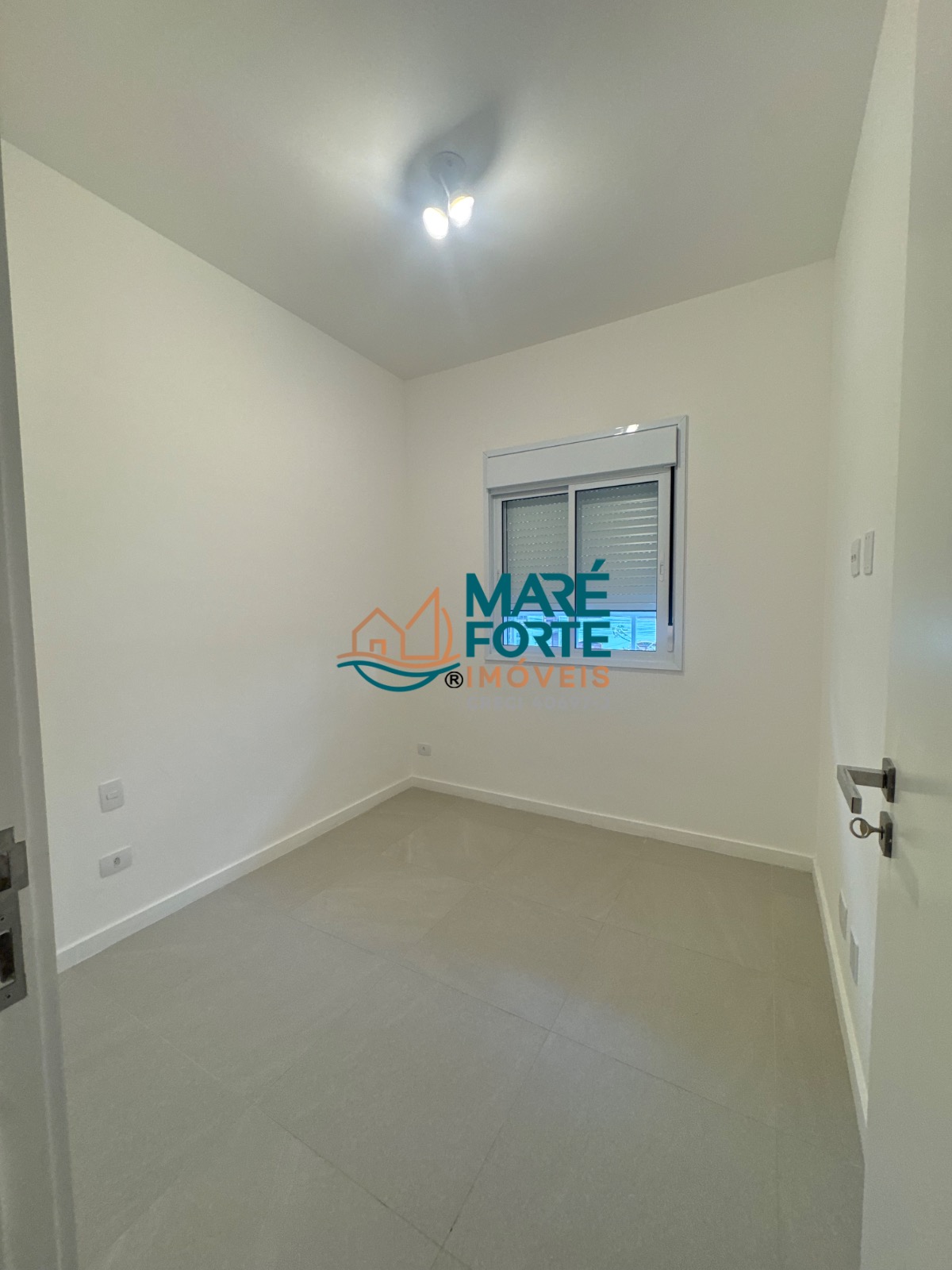 Amplo apartamento, novo, próximo a orla!