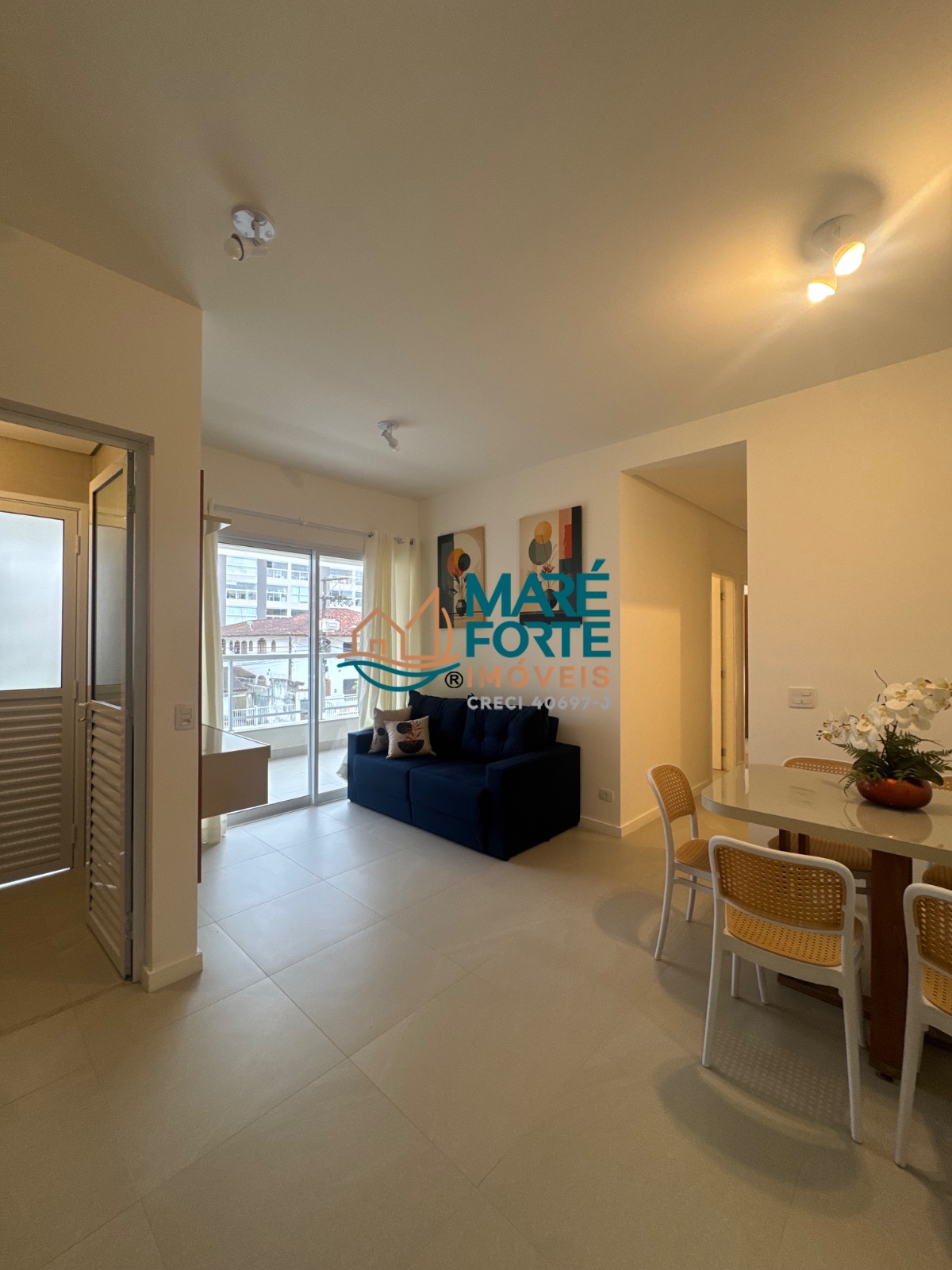 Amplo apartamento, novo, próximo a orla!