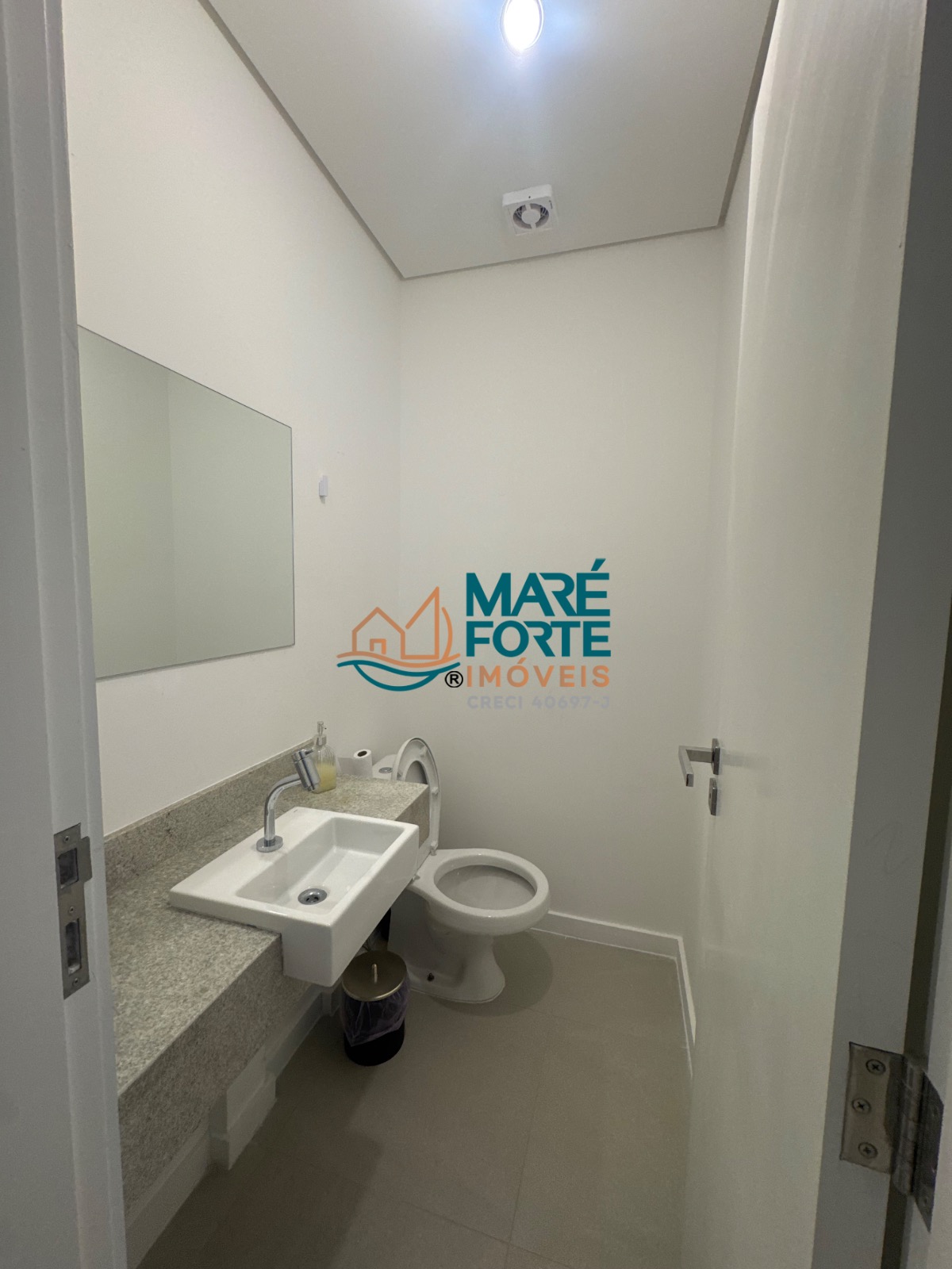 Amplo apartamento, novo, próximo a orla!