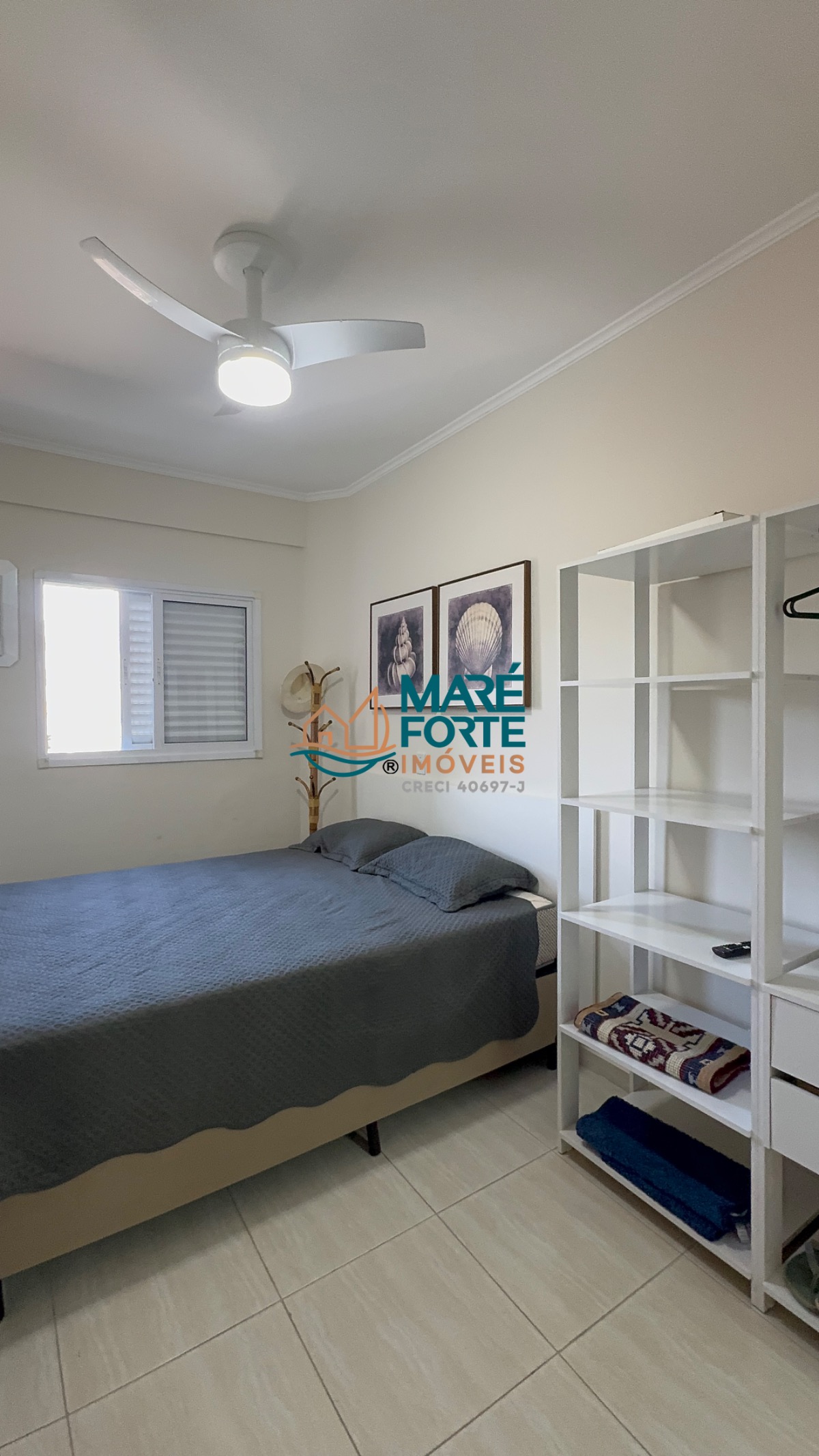 Apartamento com dois dormitórios, todo mobiliado apenas 200 metros da orla do Itaguá