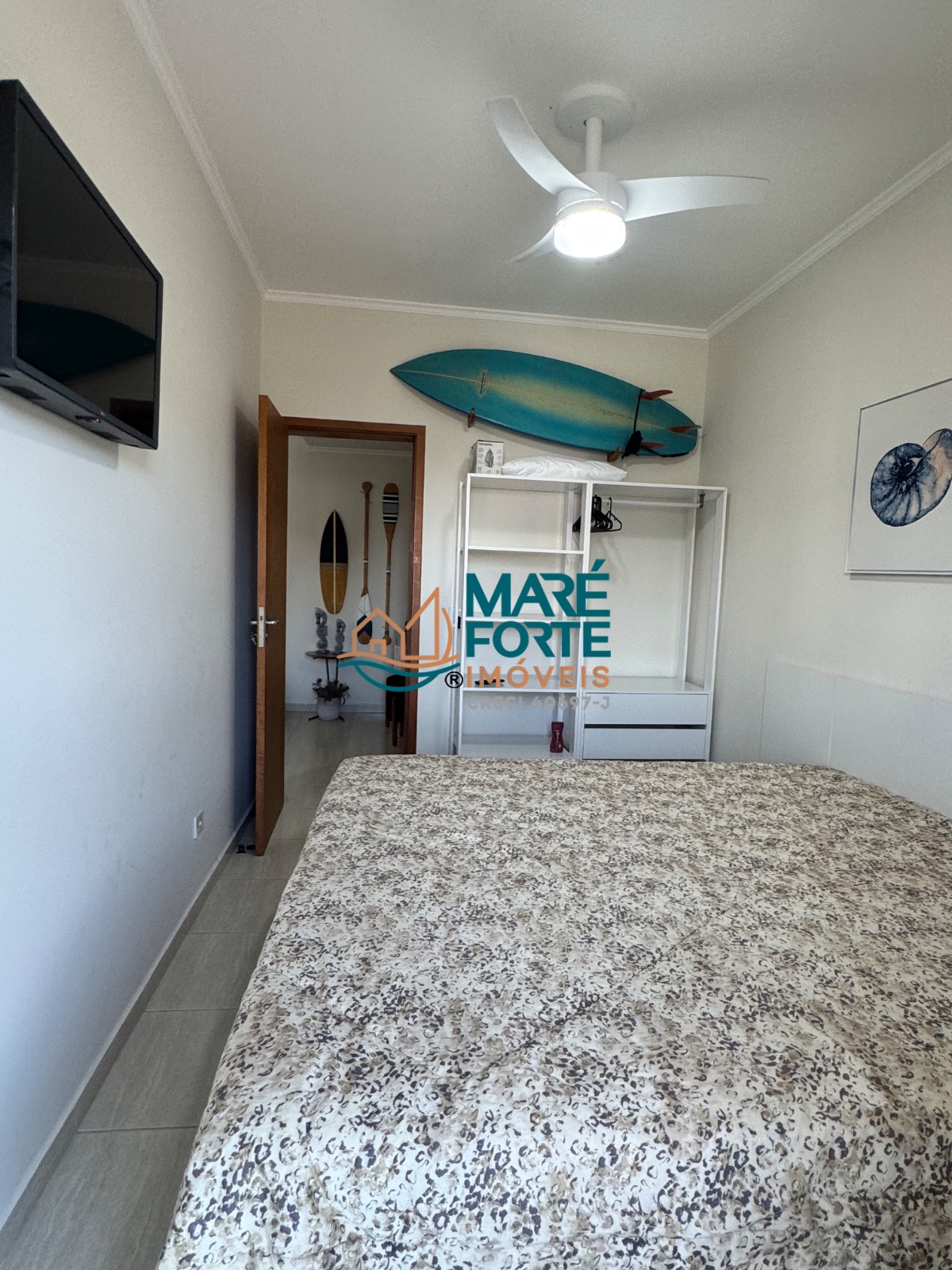 Apartamento com dois dormitórios, todo mobiliado apenas 200 metros da orla do Itaguá