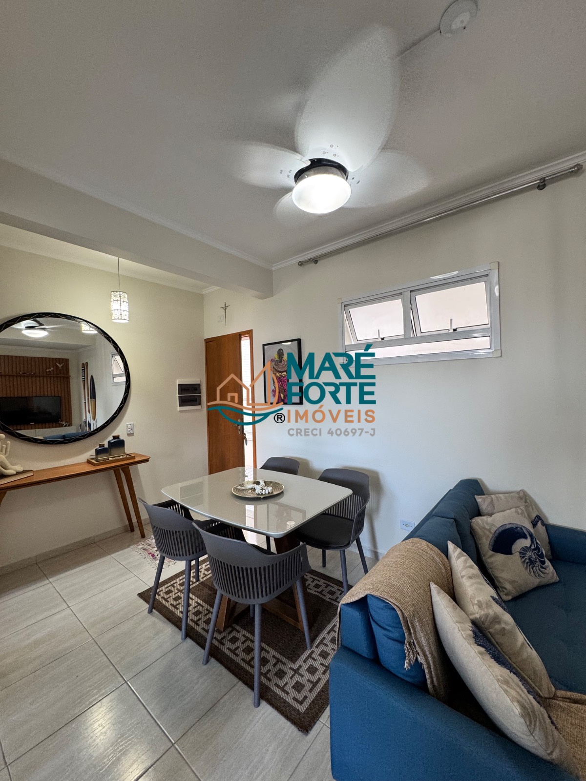 Apartamento com dois dormitórios, todo mobiliado apenas 200 metros da orla do Itaguá