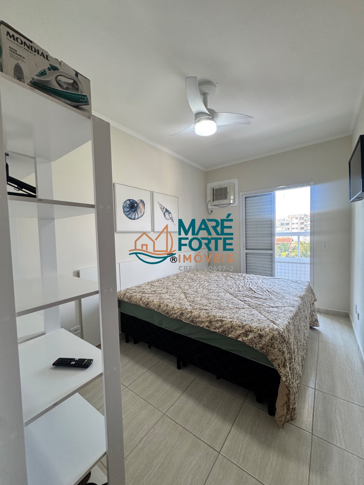 Apartamento com dois dormitórios, todo mobiliado apenas 200 metros da orla do Itaguá