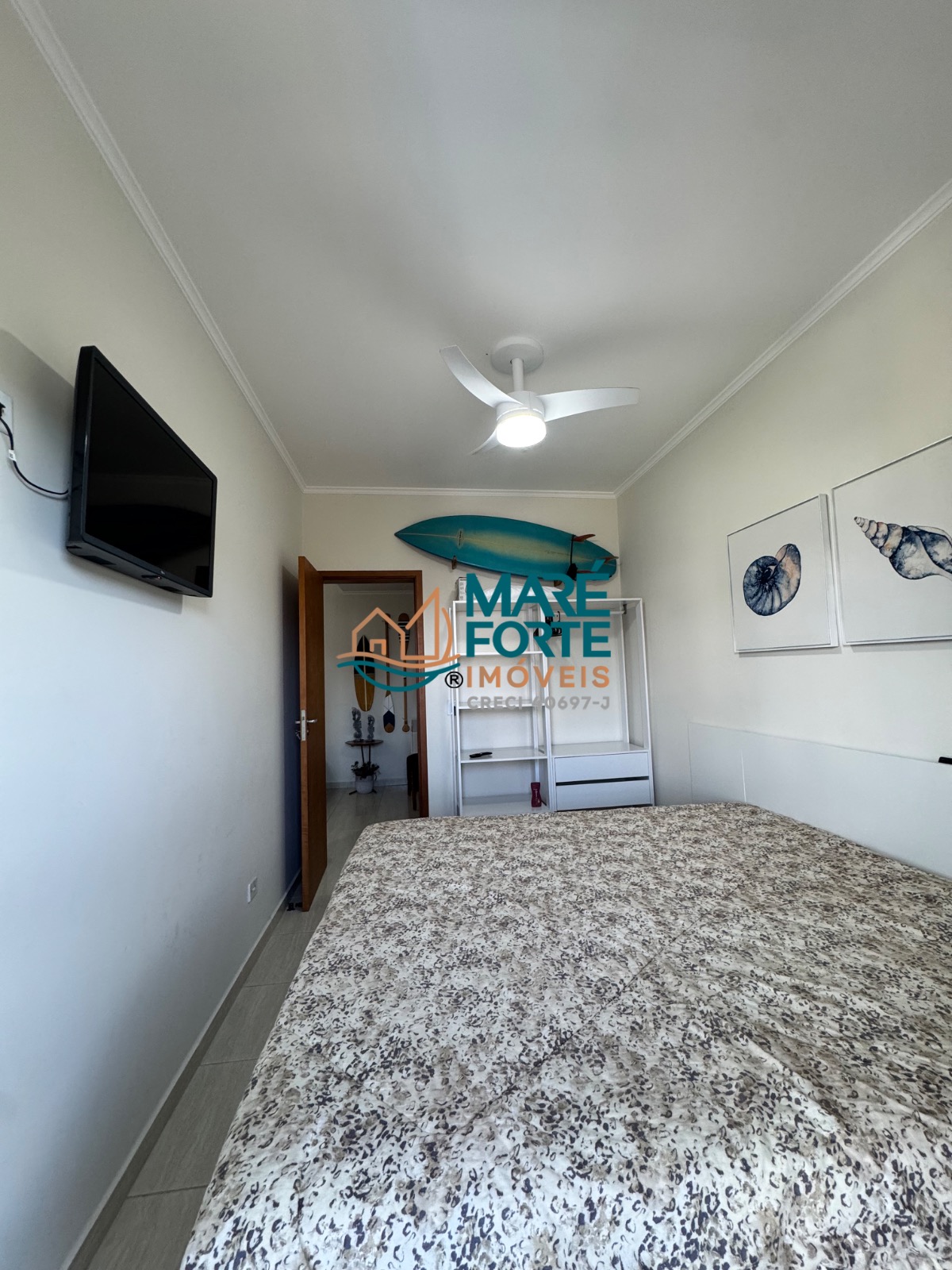 Apartamento com dois dormitórios, todo mobiliado apenas 200 metros da orla do Itaguá