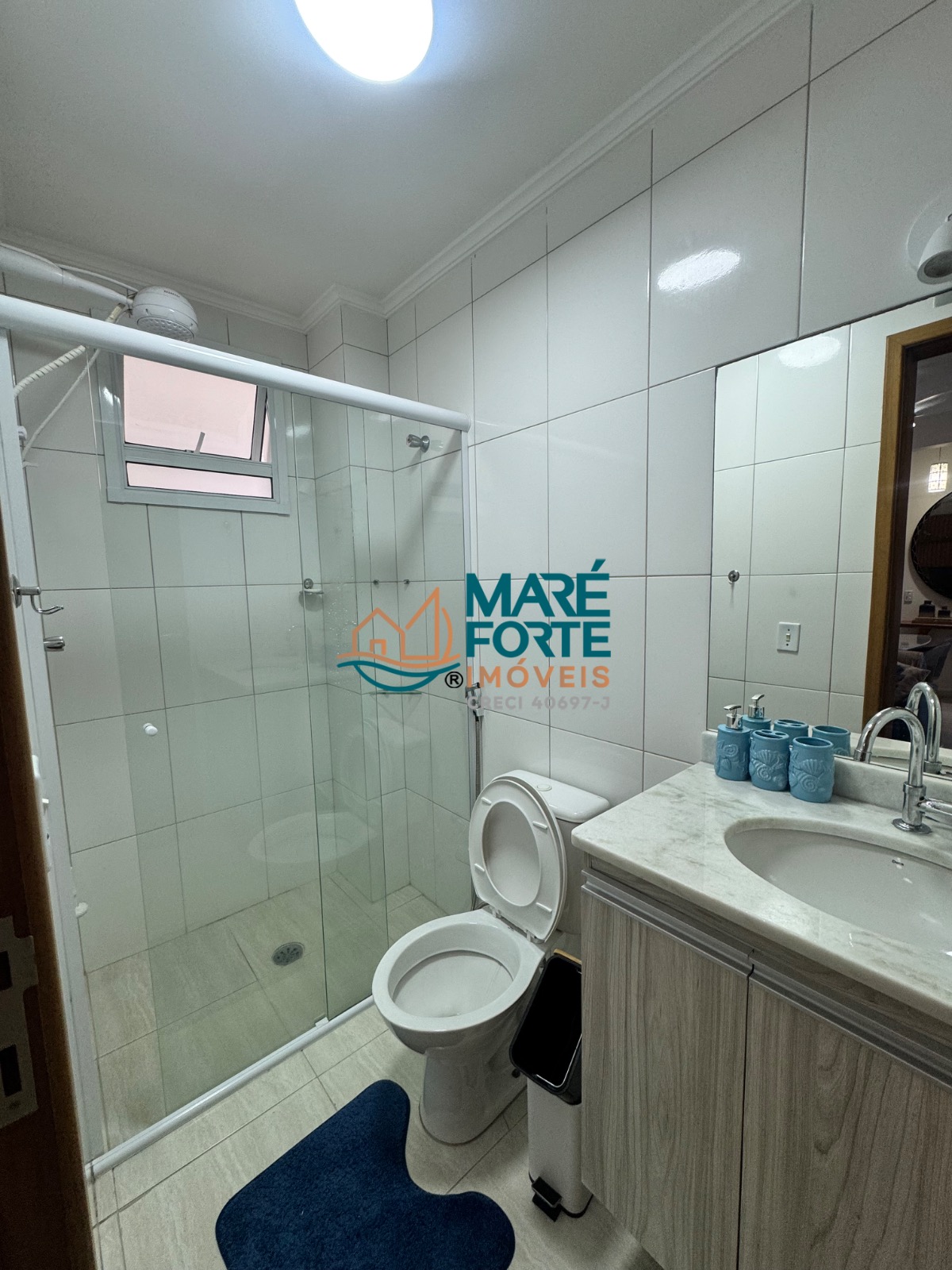 Apartamento com dois dormitórios, todo mobiliado apenas 200 metros da orla do Itaguá