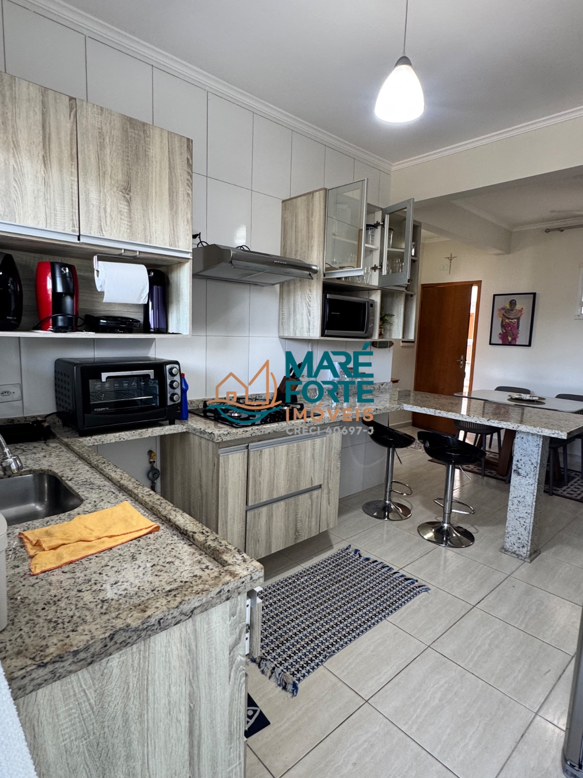 Apartamento com dois dormitórios, todo mobiliado apenas 200 metros da orla do Itaguá