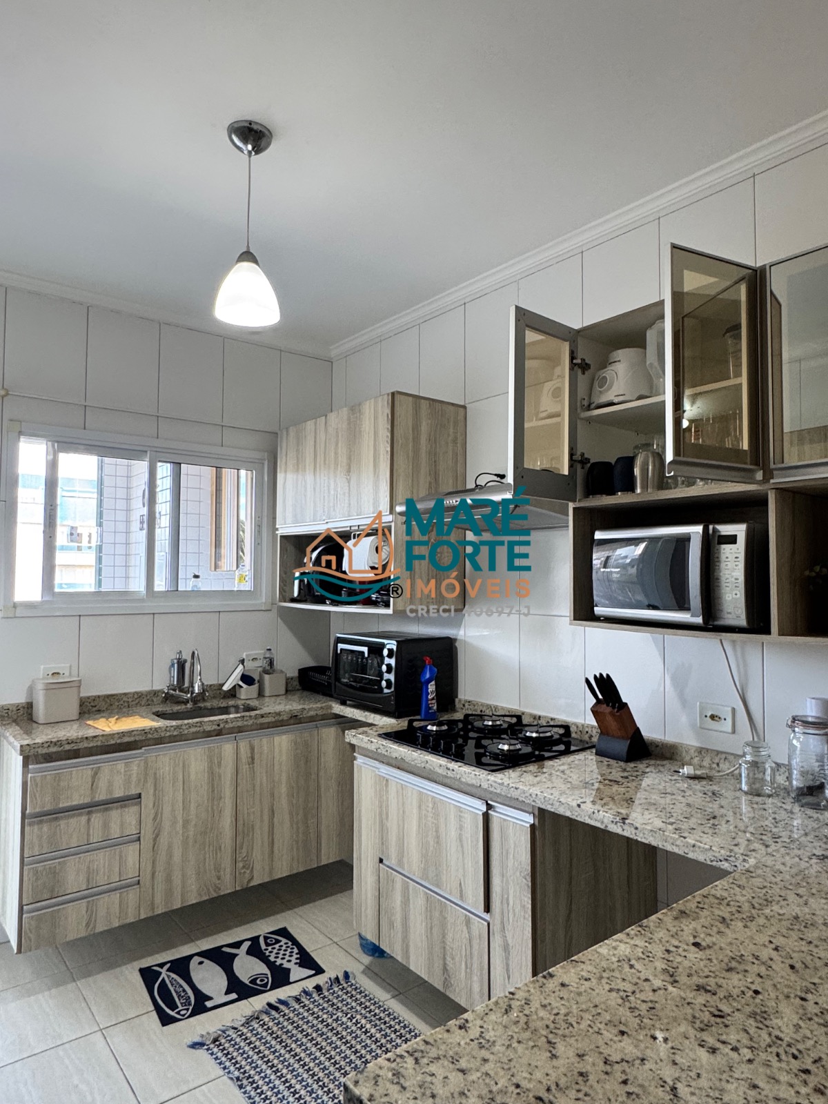 Apartamento com dois dormitórios, todo mobiliado apenas 200 metros da orla do Itaguá