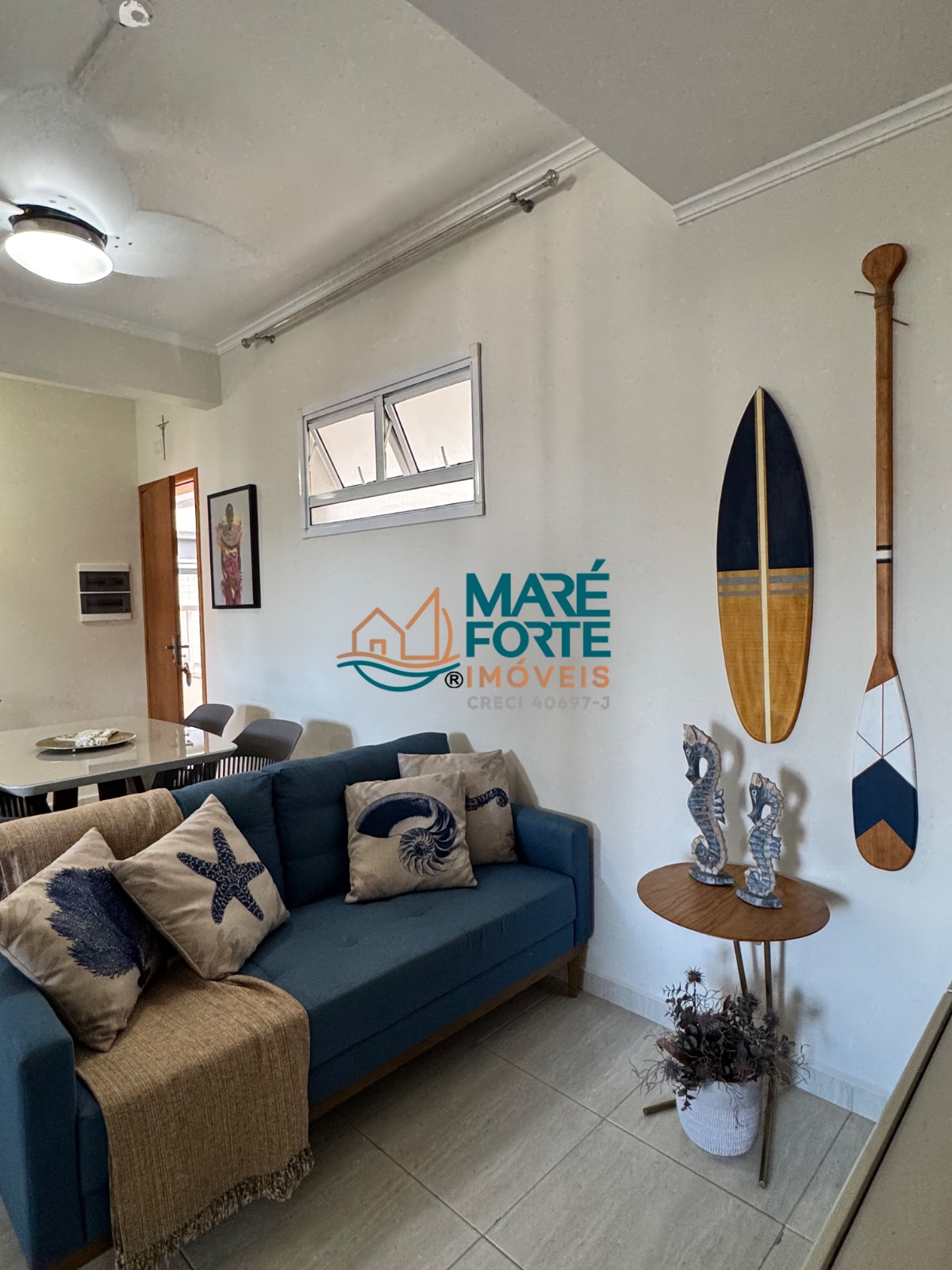 Apartamento com dois dormitórios, todo mobiliado apenas 200 metros da orla do Itaguá