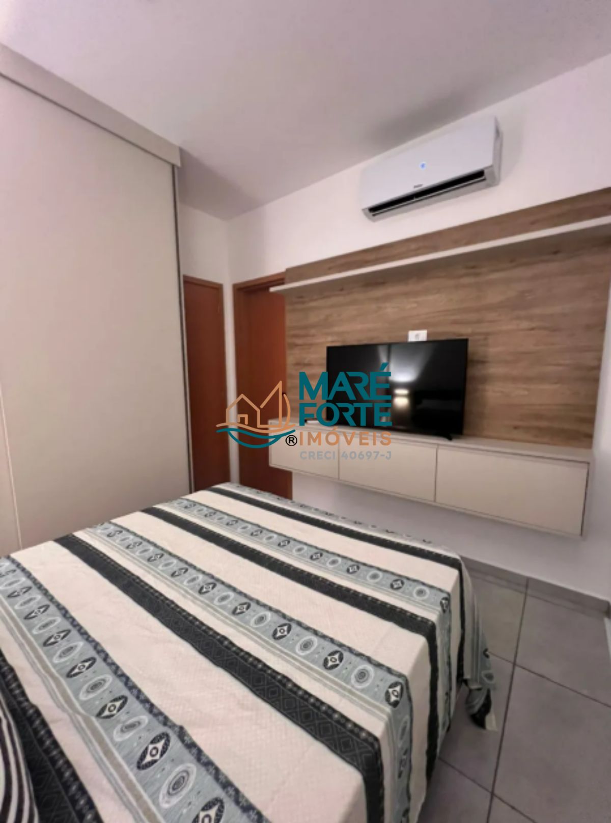 Apartamento moderno, totalmente mobiliado e decorado, pronto para morar ou investir.