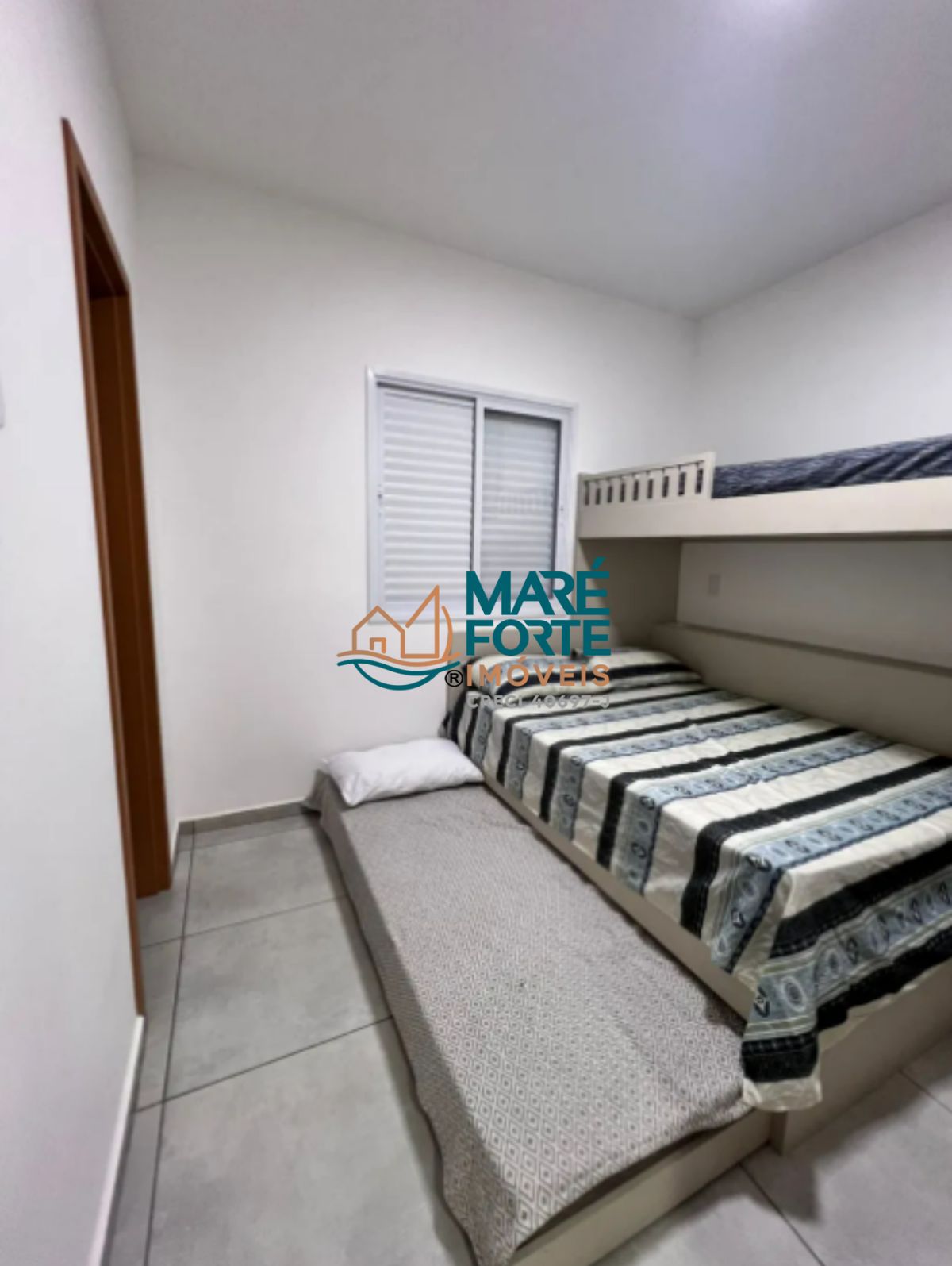 Apartamento moderno, totalmente mobiliado e decorado, pronto para morar ou investir.