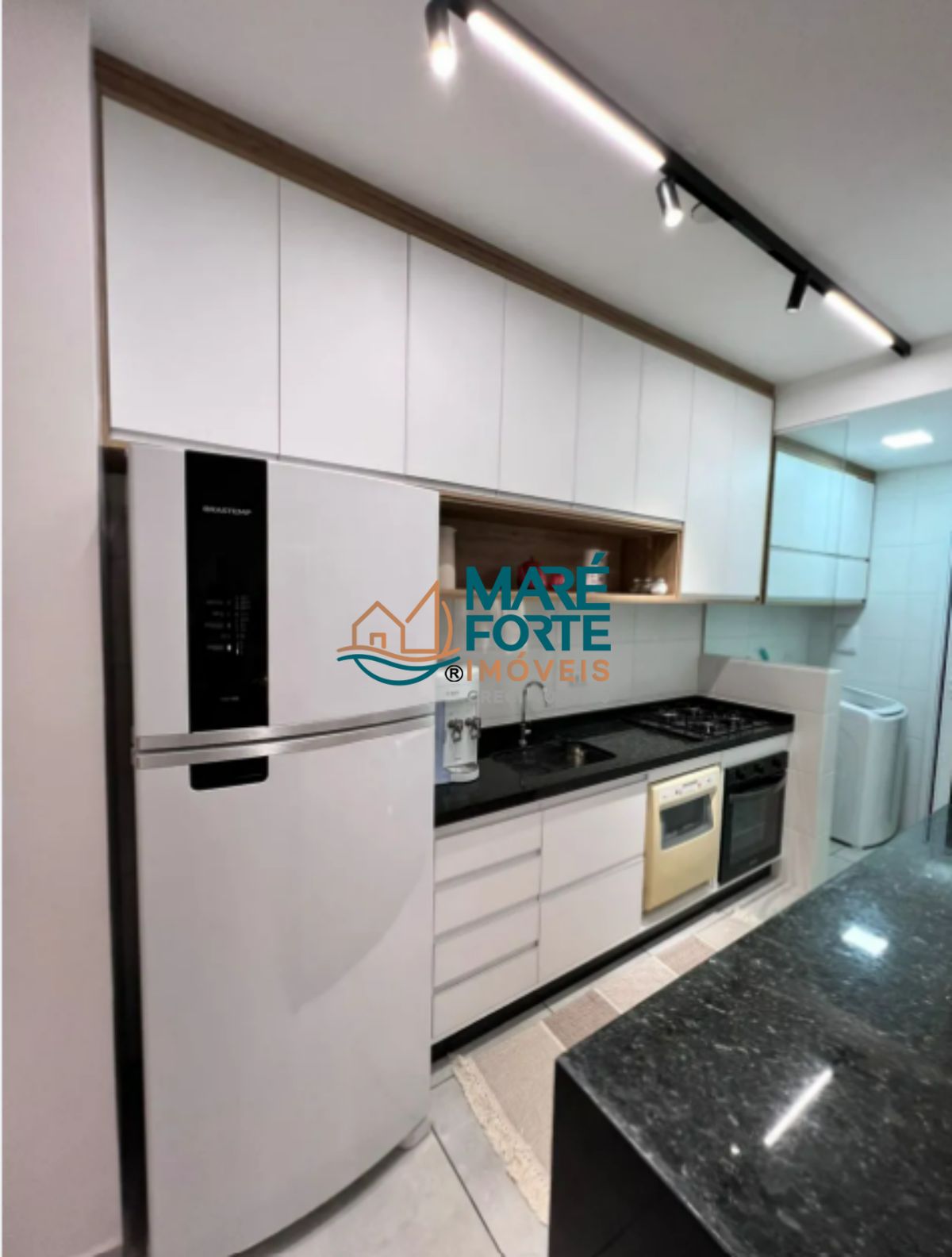 Apartamento moderno, totalmente mobiliado e decorado, pronto para morar ou investir.