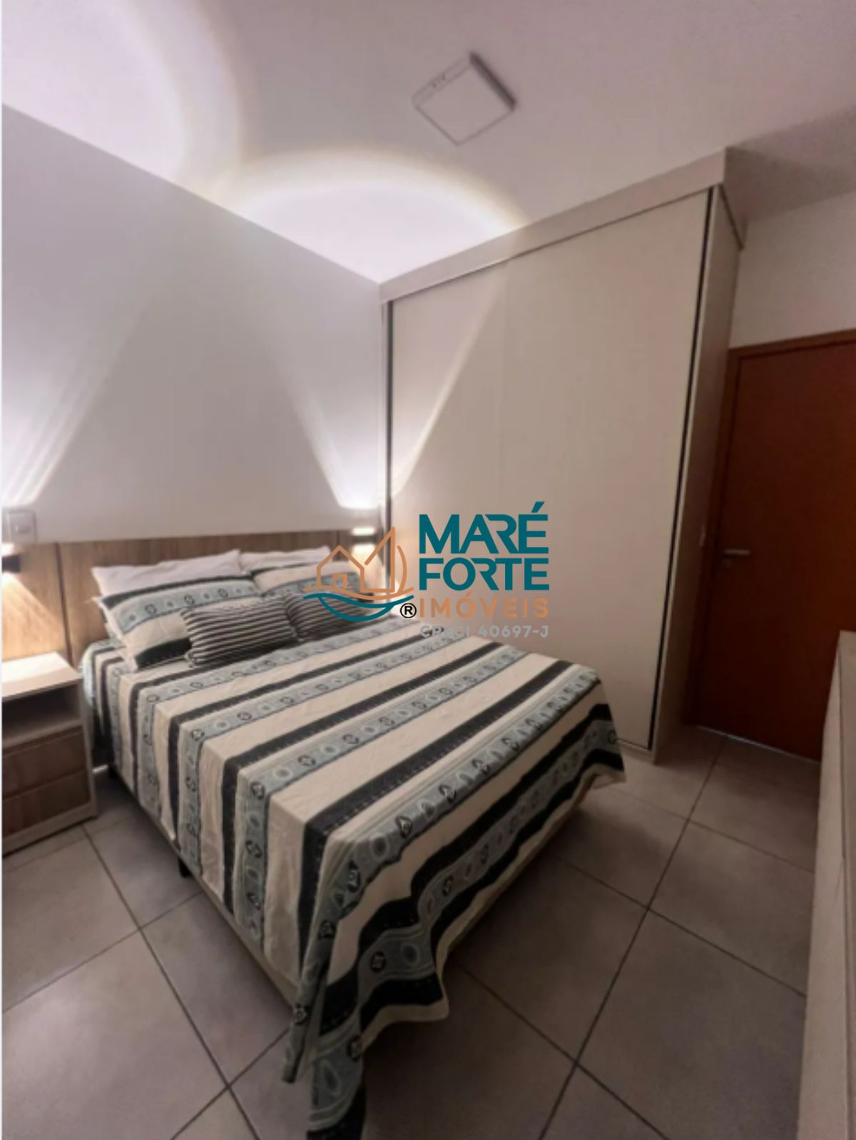 Apartamento moderno, totalmente mobiliado e decorado, pronto para morar ou investir.