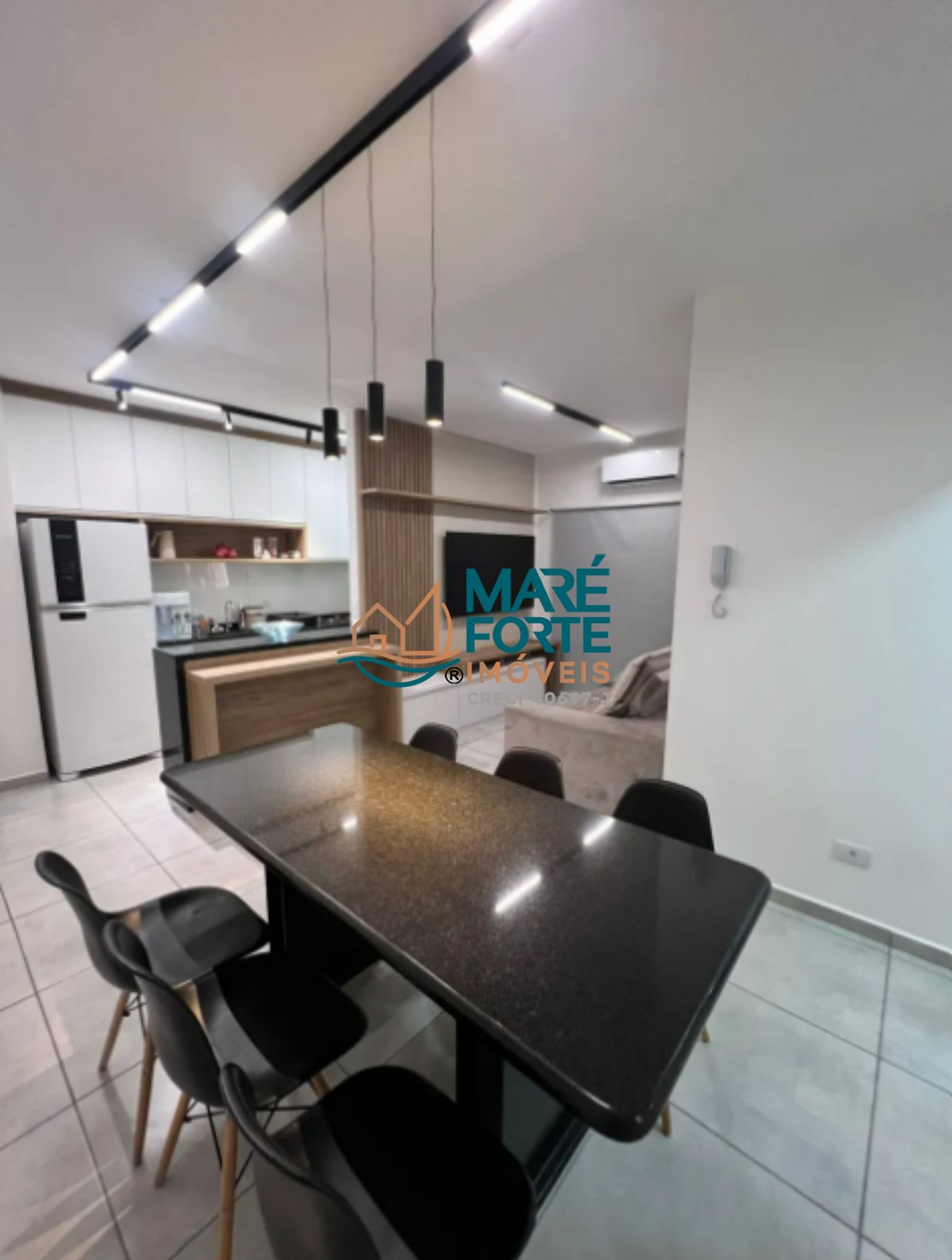Apartamento moderno, totalmente mobiliado e decorado, pronto para morar ou investir.