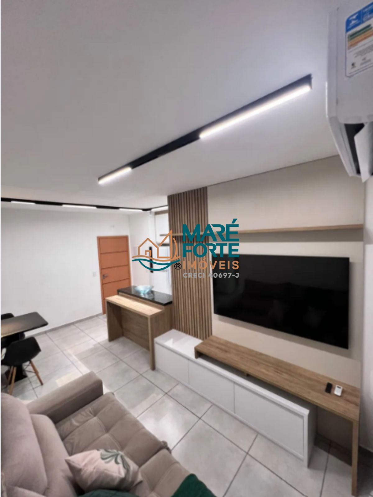 Apartamento moderno, totalmente mobiliado e decorado, pronto para morar ou investir.