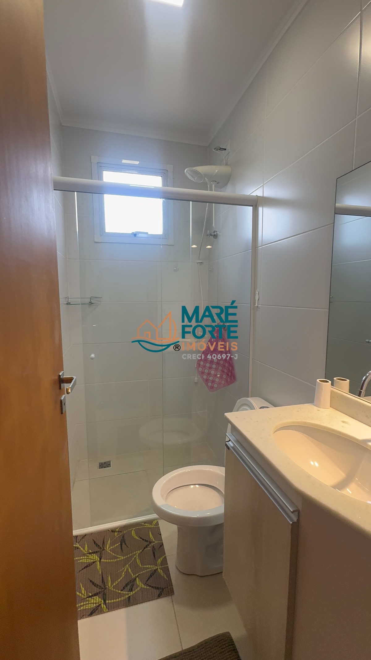 Apartamento mobiliado no Itaguá 5º andar, frente para a rua.
