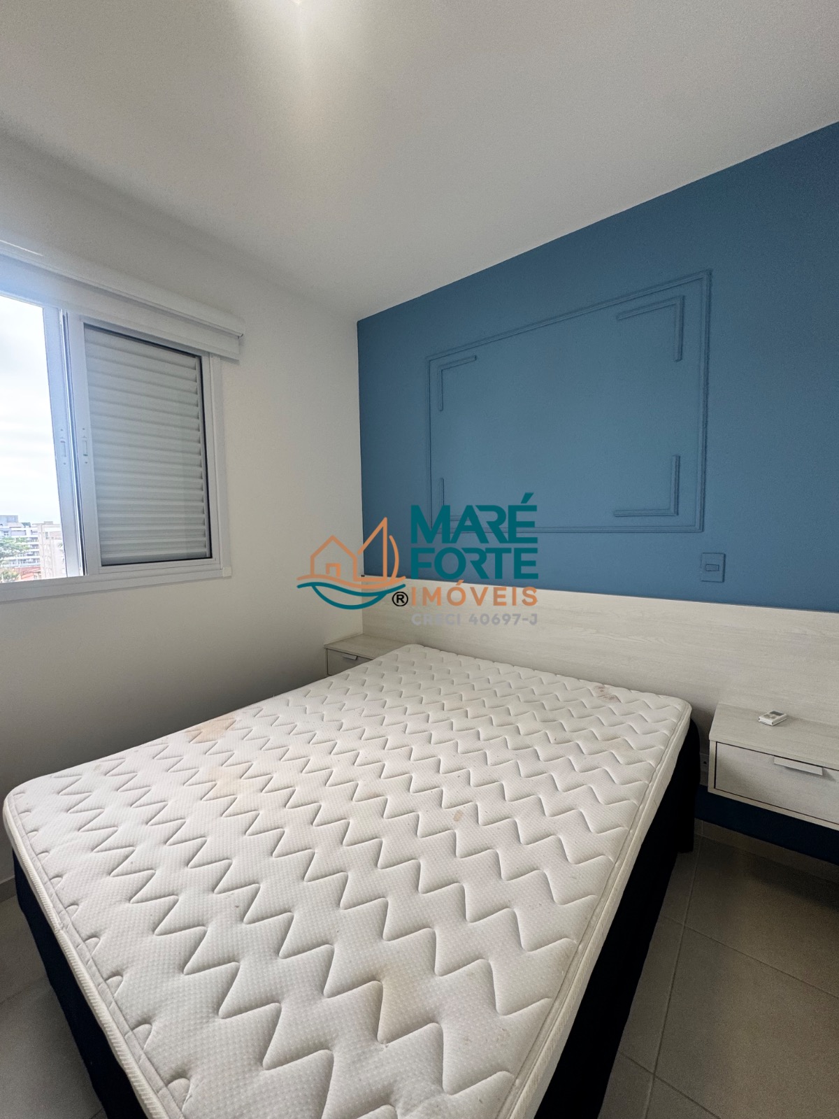 Apartamento mobiliado no Itaguá 5º andar, frente para a rua.