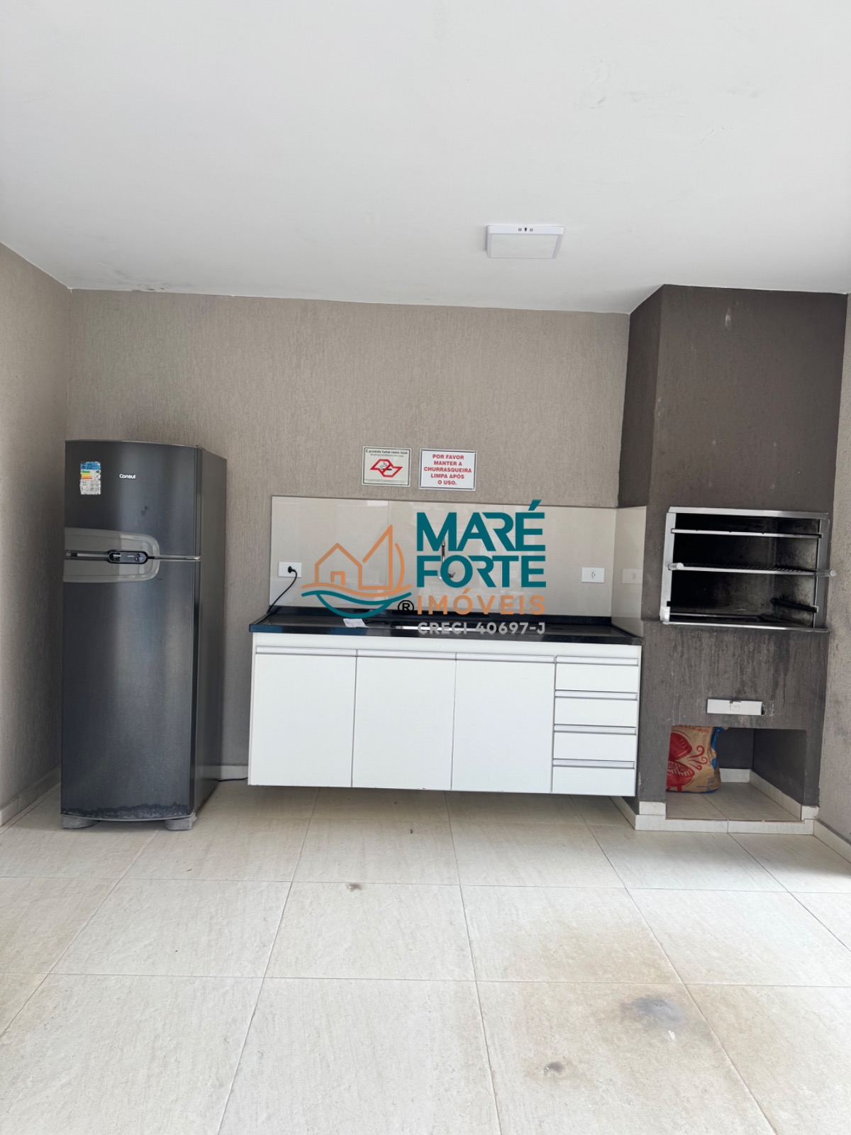 Apartamento mobiliado no Itaguá 5º andar, frente para a rua.