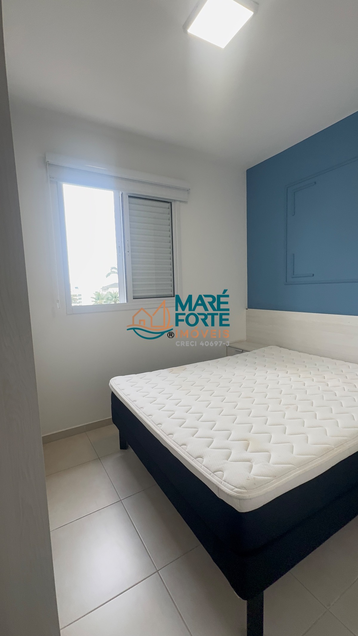 Apartamento mobiliado no Itaguá 5º andar, frente para a rua.