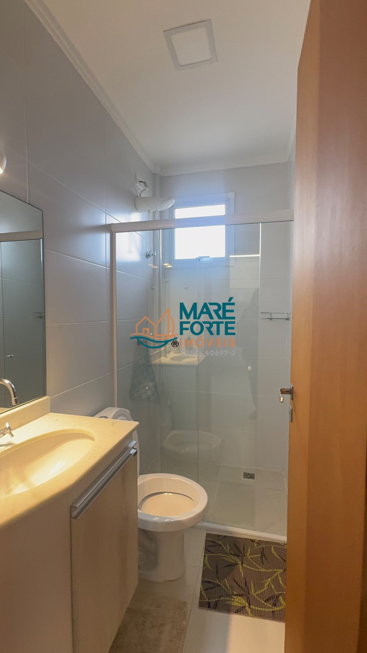 Apartamento mobiliado no Itaguá 5º andar, frente para a rua.