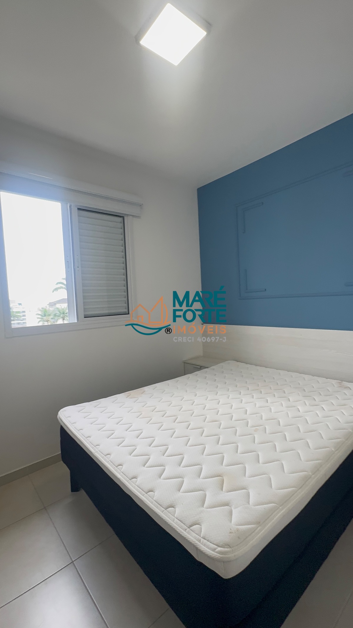 Apartamento mobiliado no Itaguá 5º andar, frente para a rua.
