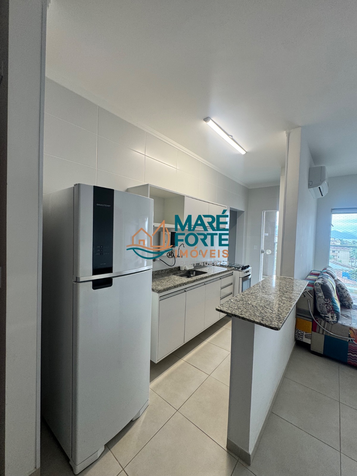 Apartamento mobiliado no Itaguá 5º andar, frente para a rua.