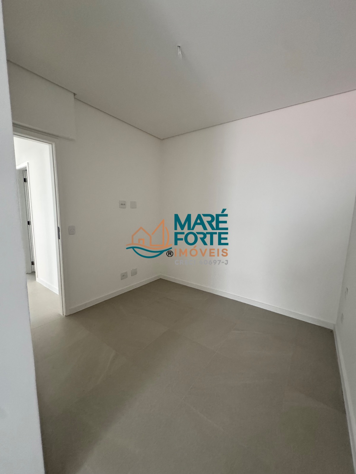 Apartamento recém entregue, condomínio com área de lazer
