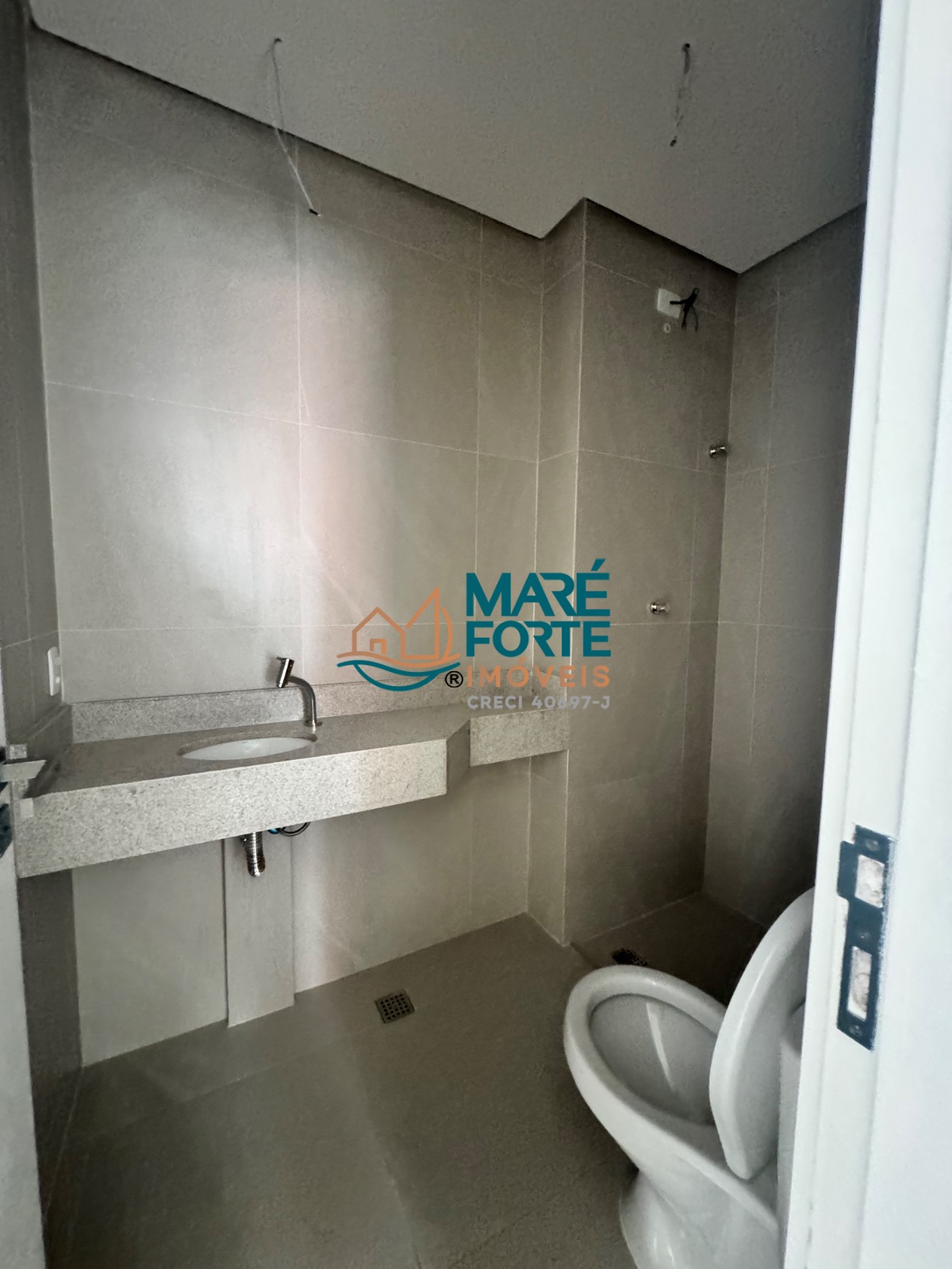 Apartamento recém entregue, condomínio com área de lazer