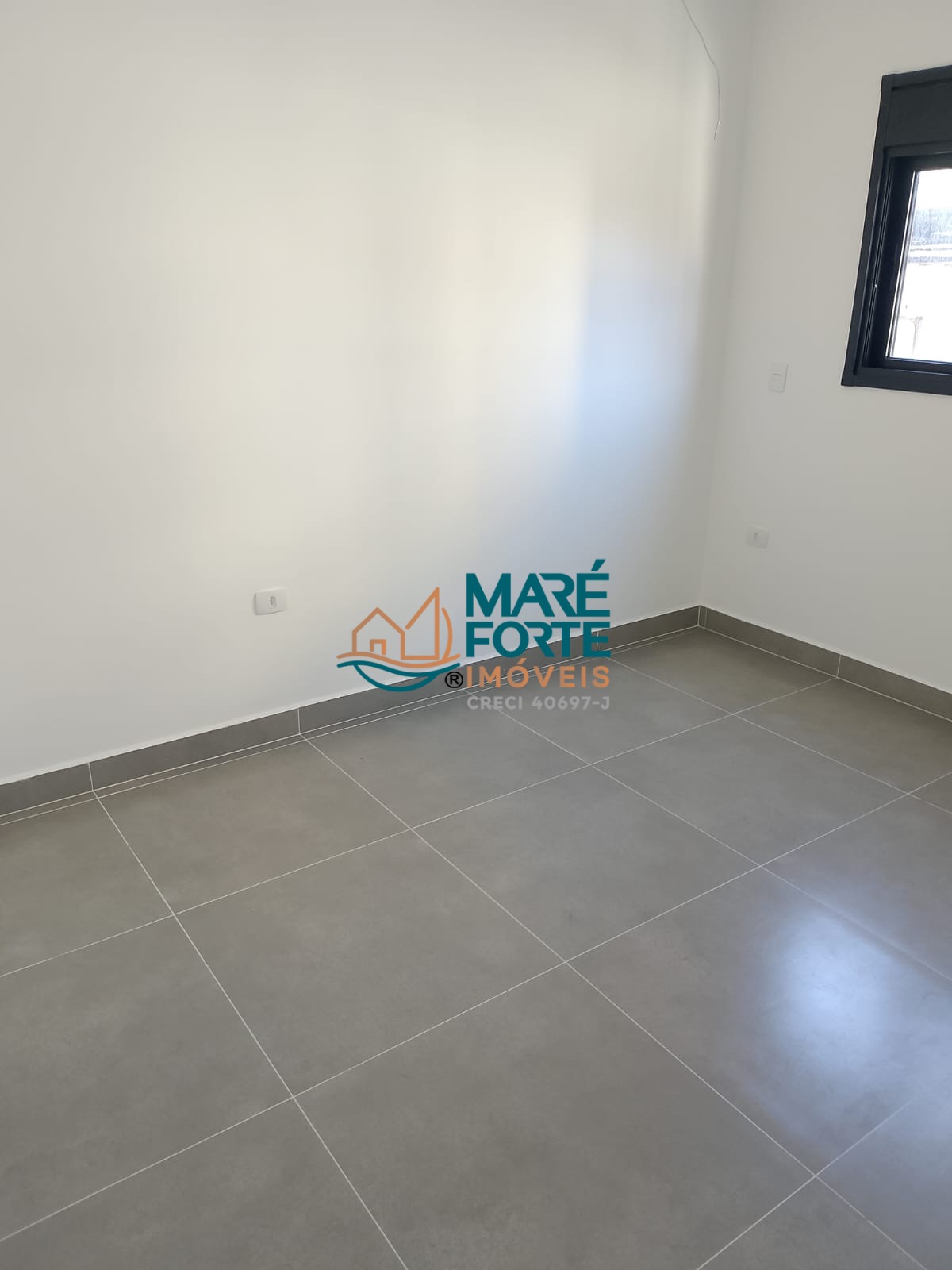Apartamento novo, amplo com 2 suítes