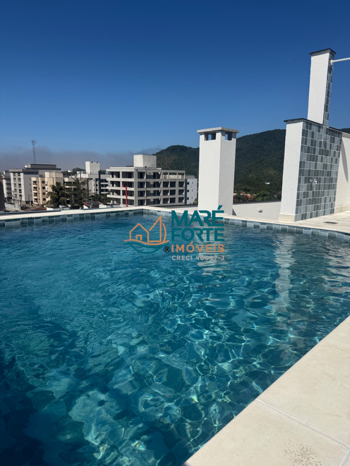 Apartamento novo, amplo com 2 suítes