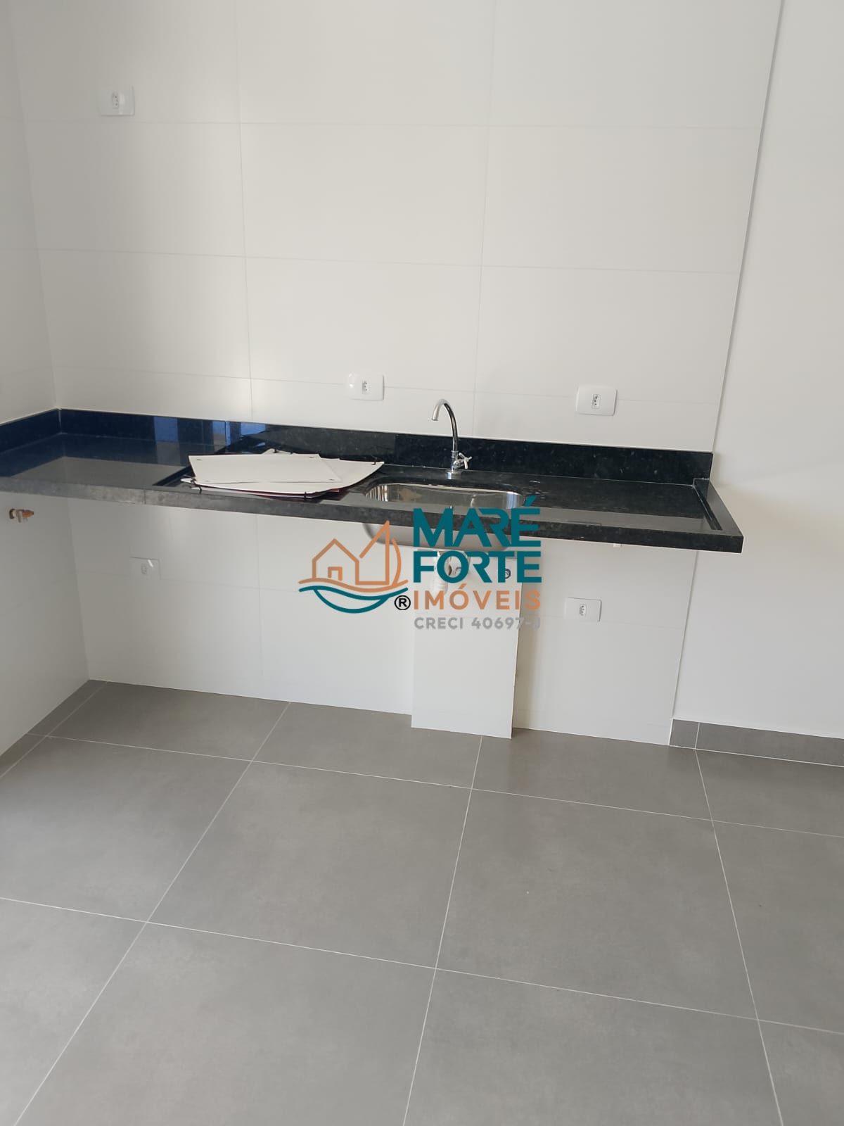Apartamento novo, amplo com 2 suítes
