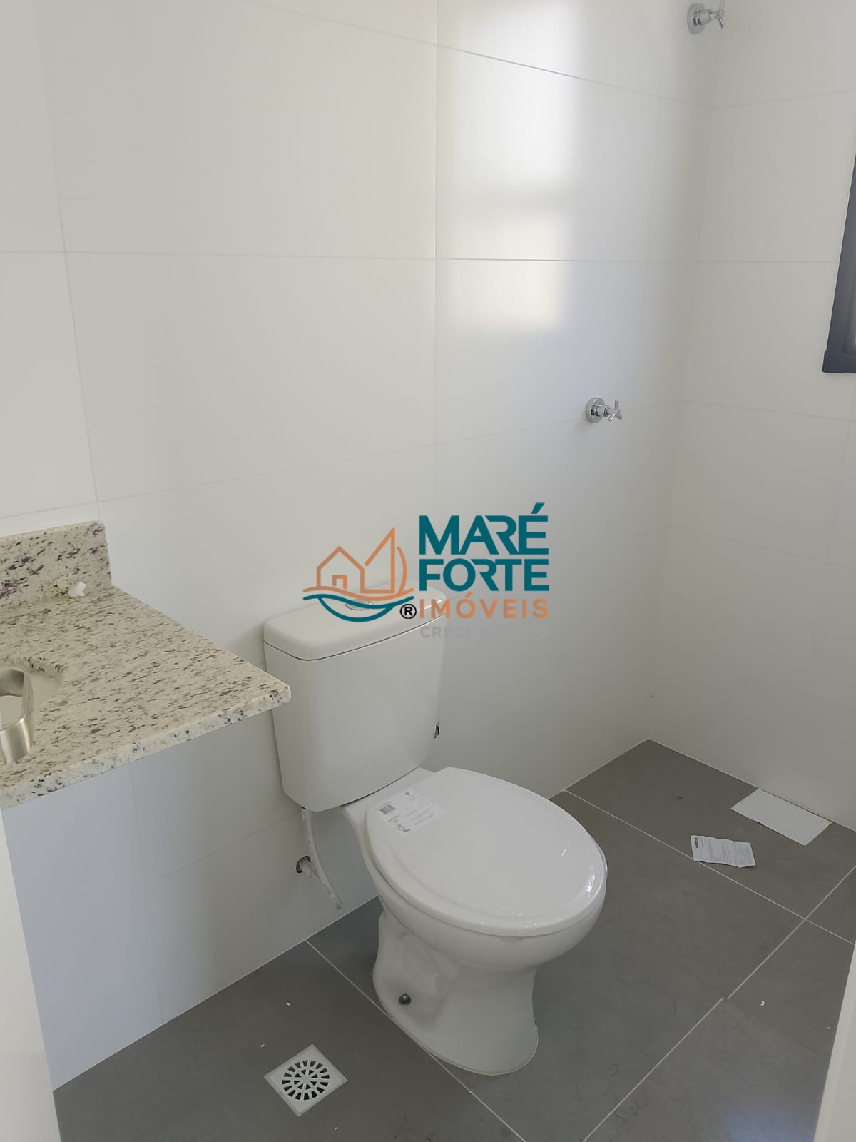 Apartamento novo, amplo com 2 suítes