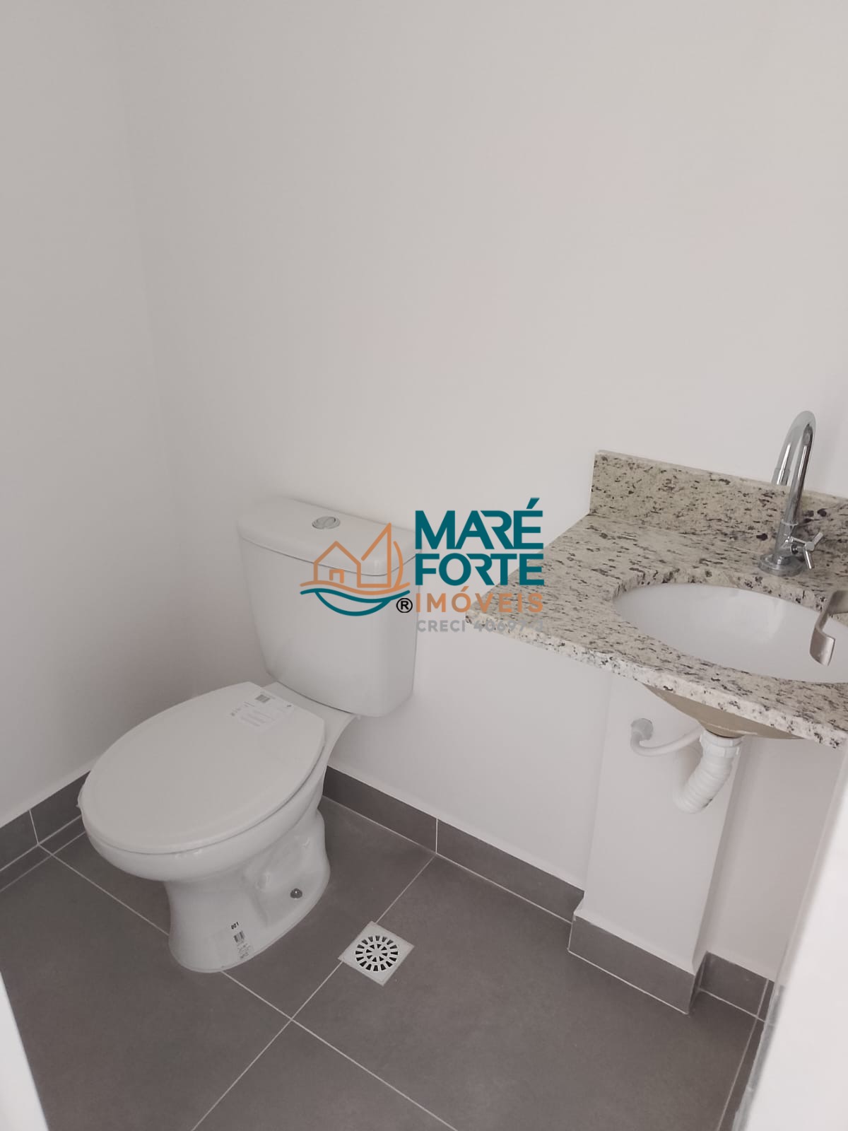 Apartamento novo, amplo com 2 suítes