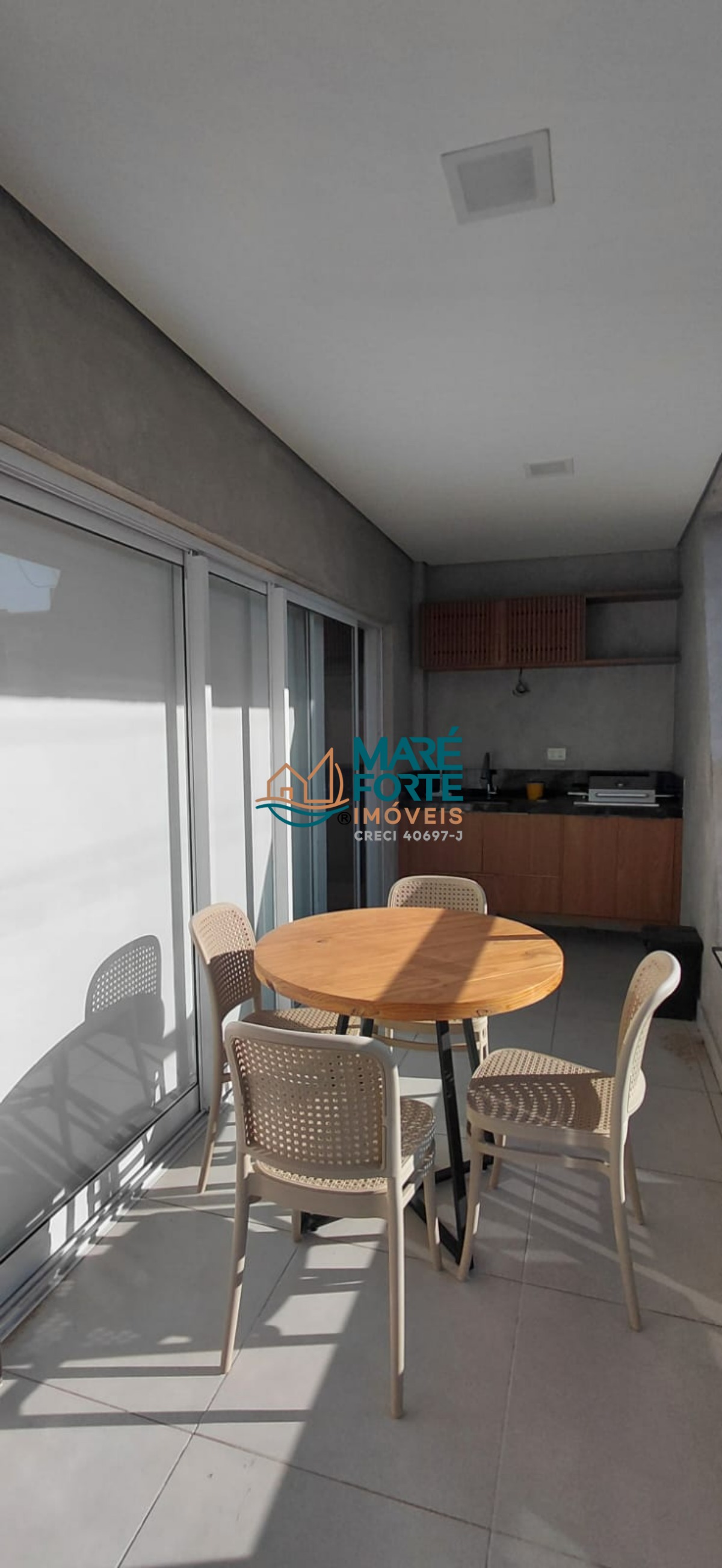 Apartamento novo mobiliado e decorado com ótima iluminação