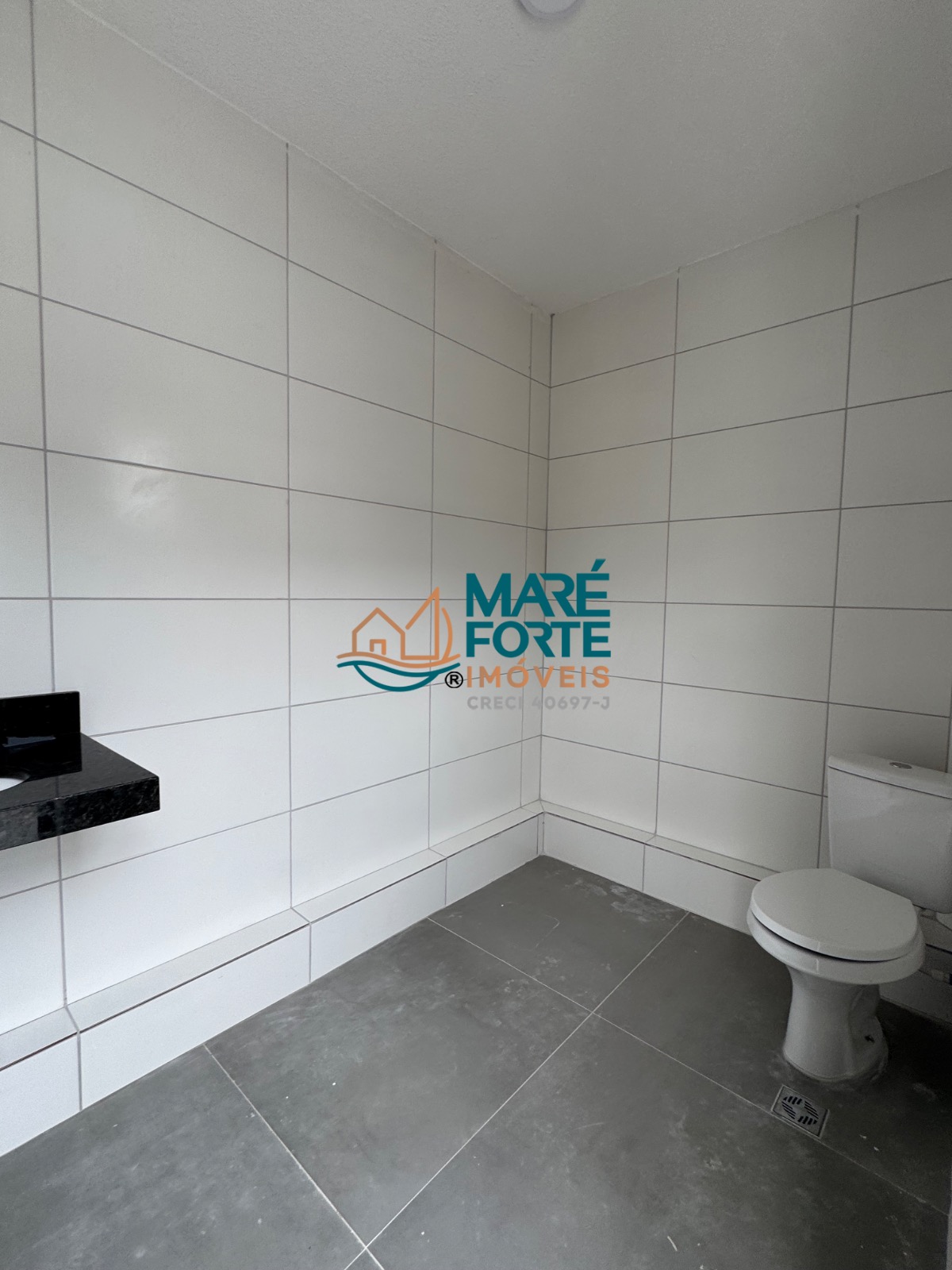 Apartamento novo com 2 dormitórios, sendo 1 suíte, e vista para a rua
