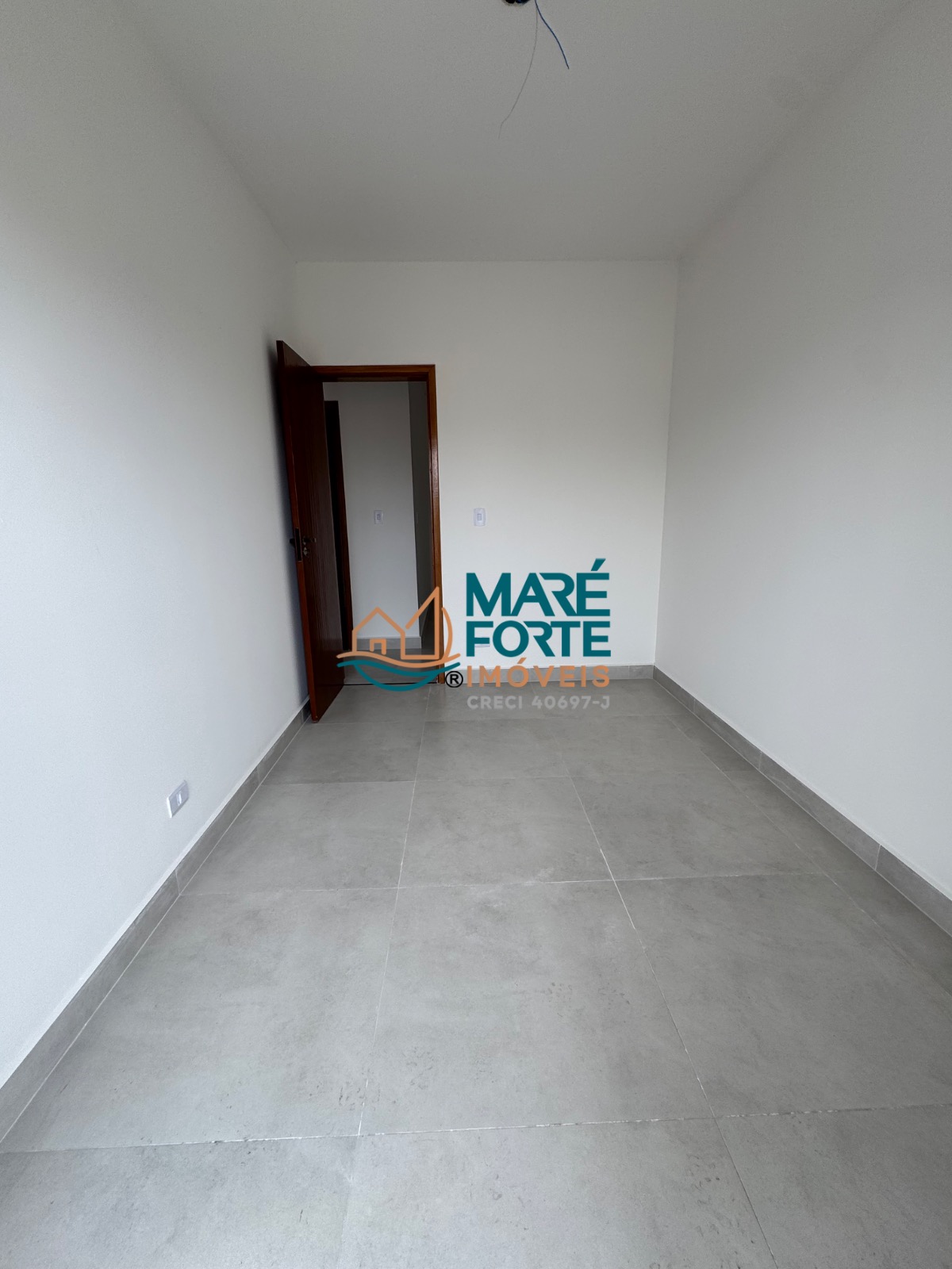 Apartamento novo com 2 dormitórios, sendo 1 suíte, e vista para a rua