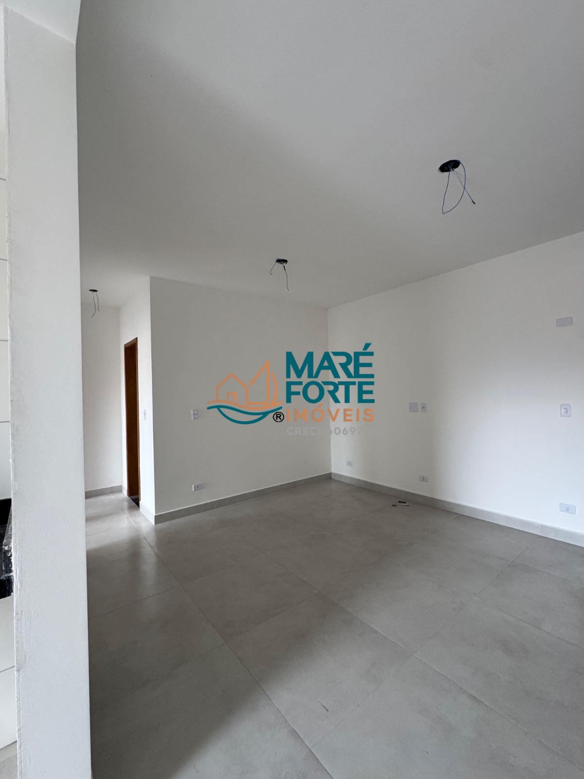 Apartamento novo com 2 dormitórios, sendo 1 suíte, e vista para a rua