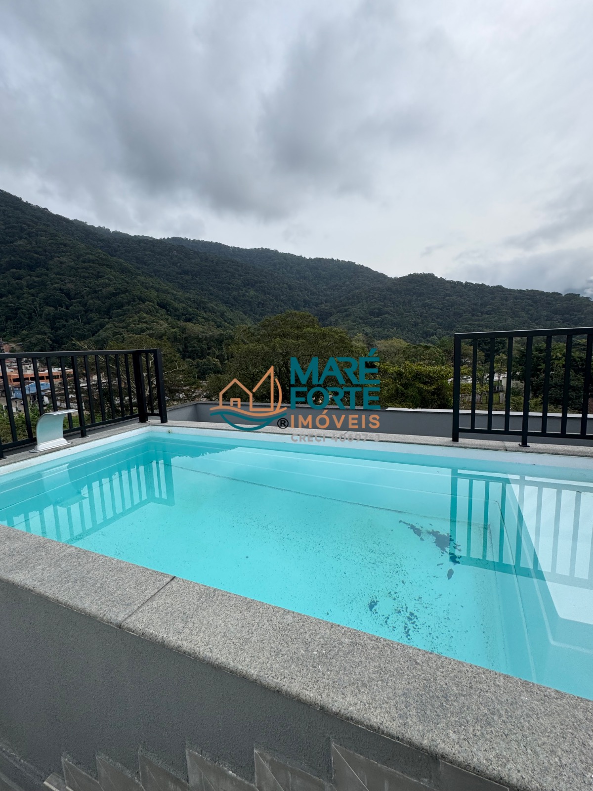 Apartamento novo com 2 dormitórios, sendo 1 suíte, e vista para a rua