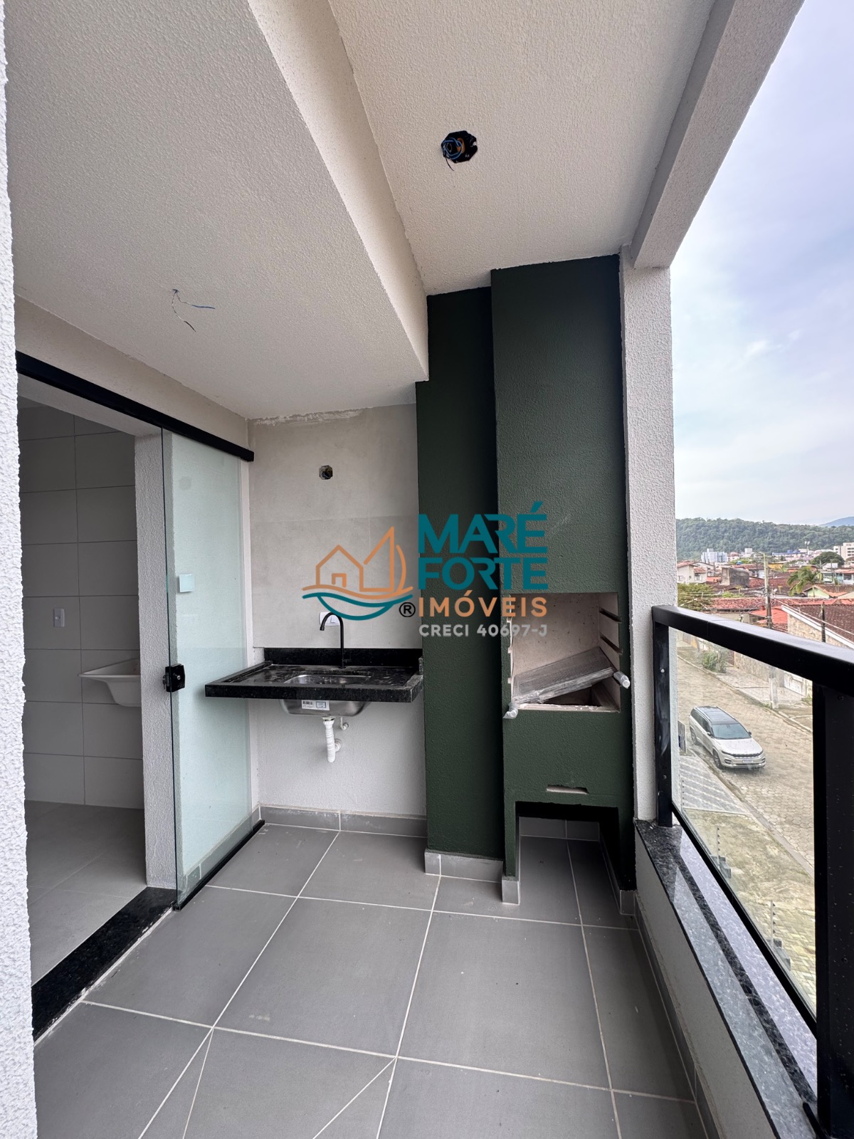 Apartamento novo com 2 dormitórios, sendo 1 suíte, e vista para a rua