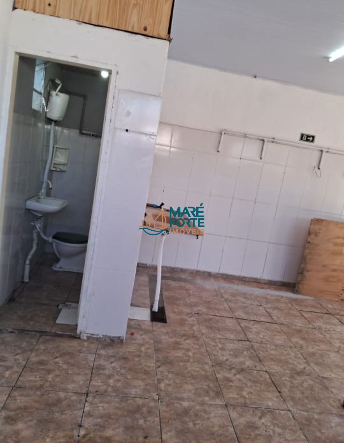 Casa a 250m da praia com ponto comercial e edícula!