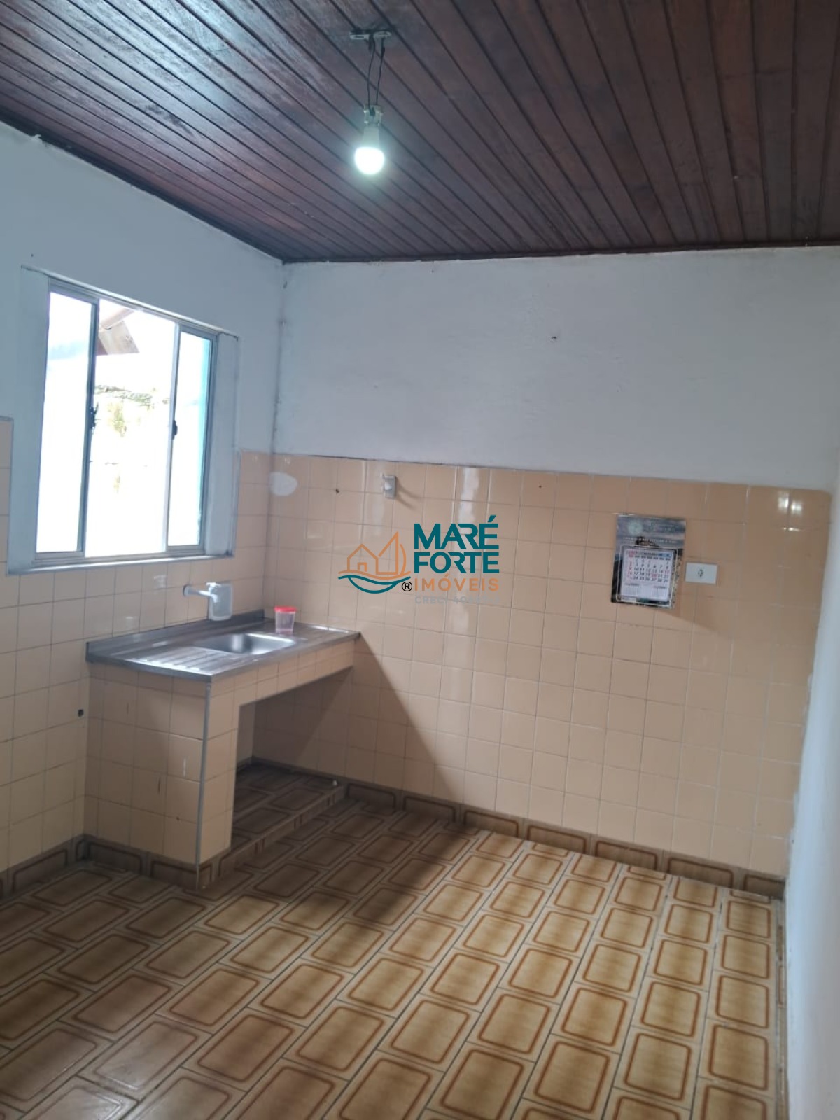 Casa a 250m da praia com ponto comercial e edícula!