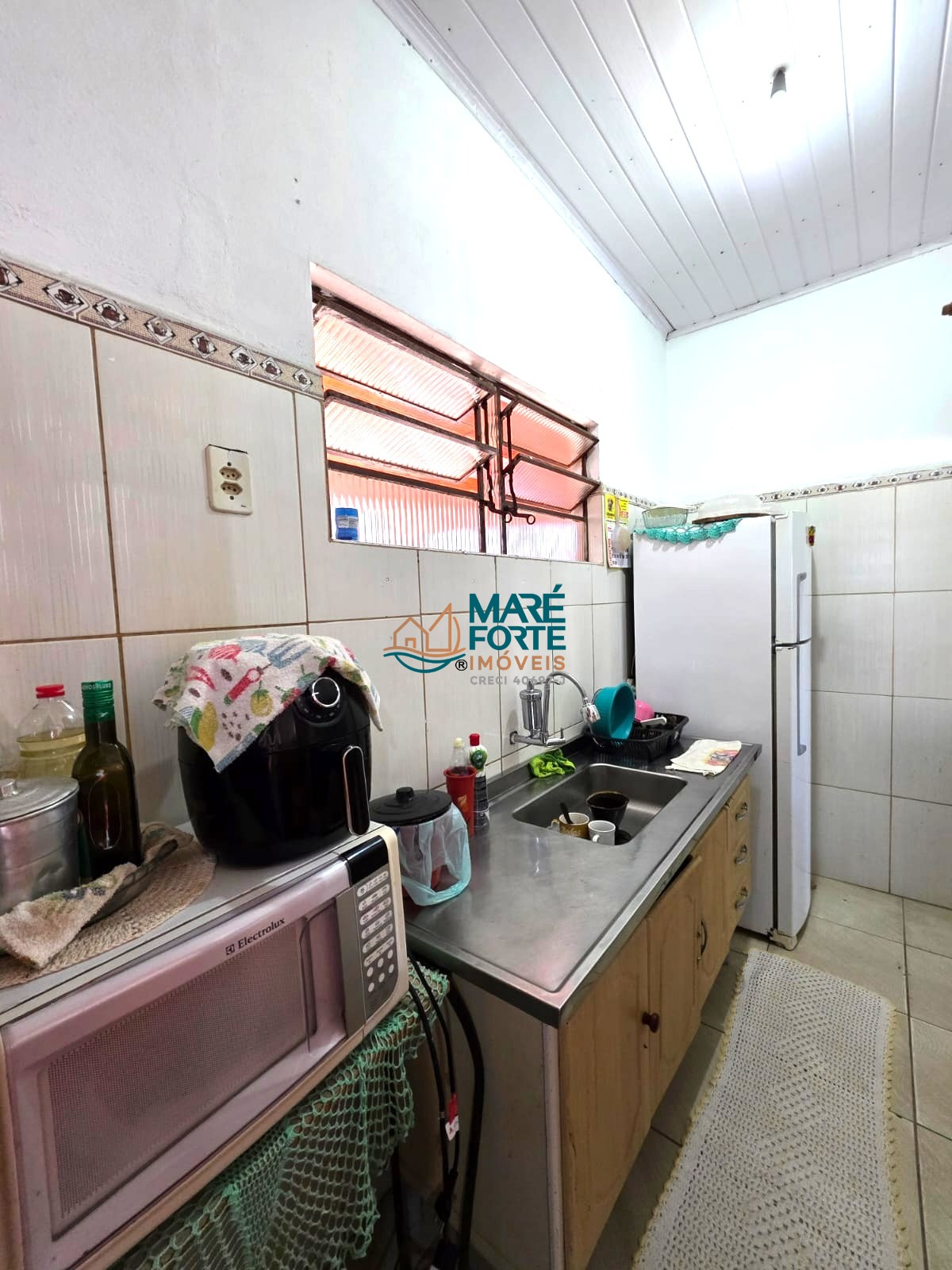 Casa a 250m da praia com ponto comercial e edícula!