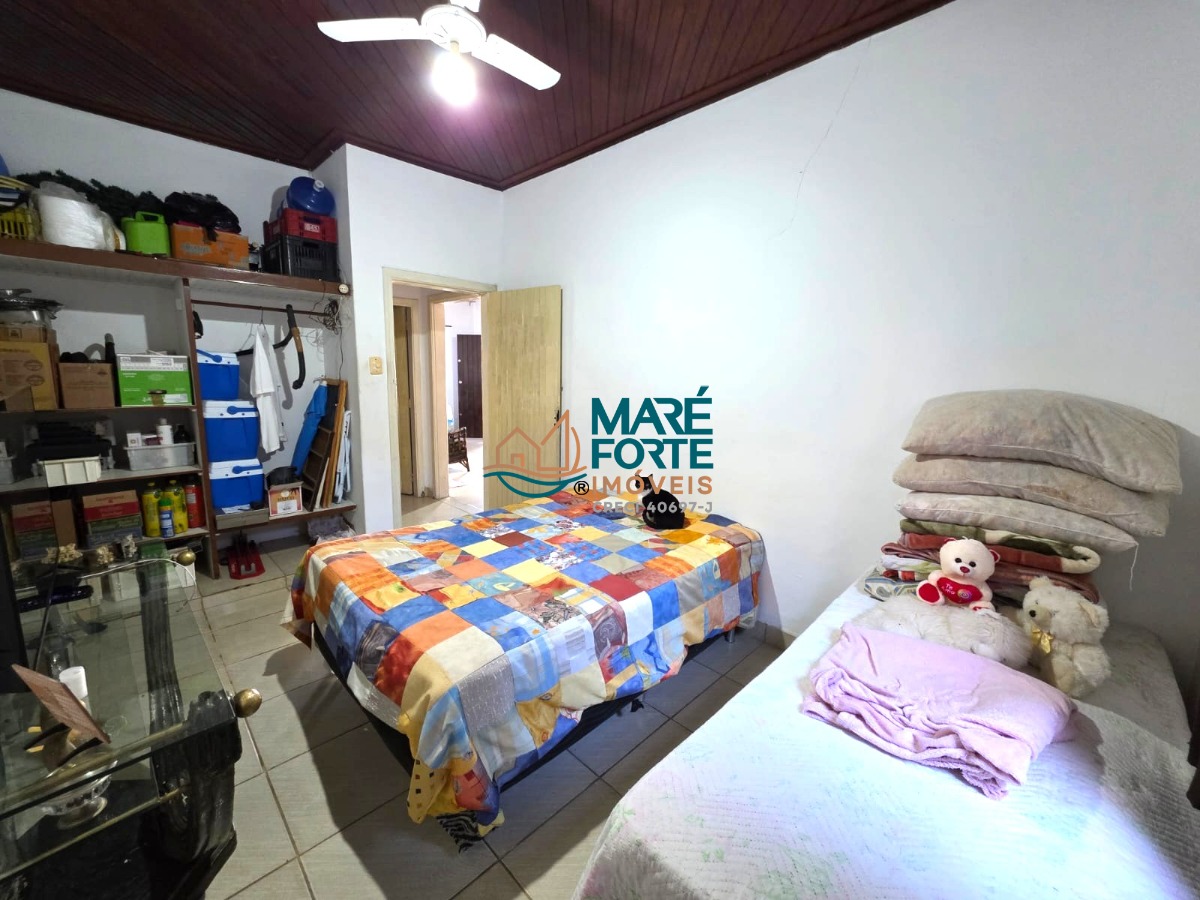 Casa a 250m da praia com ponto comercial e edícula!