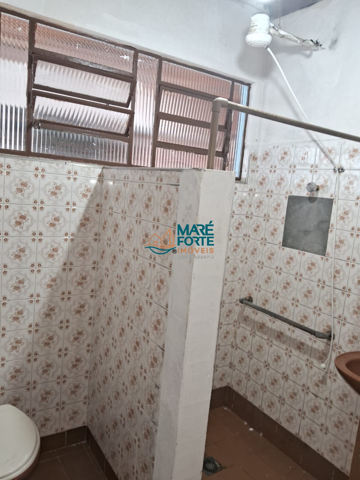Casa a 250m da praia com ponto comercial e edícula!