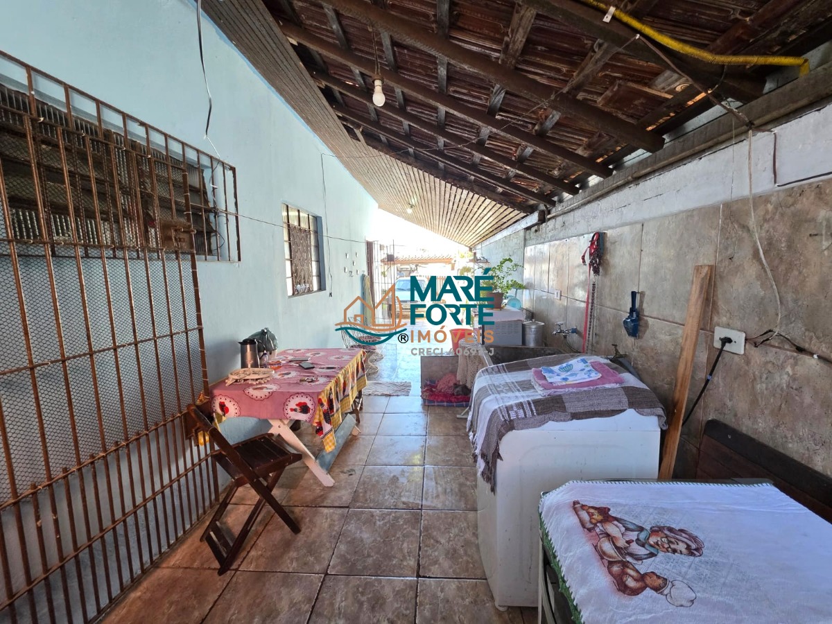 Casa a 250m da praia com ponto comercial e edícula!