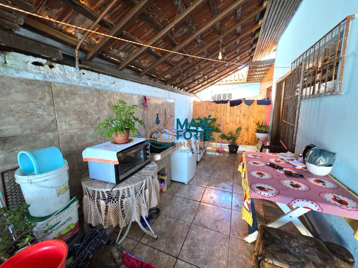 Casa a 250m da praia com ponto comercial e edícula!