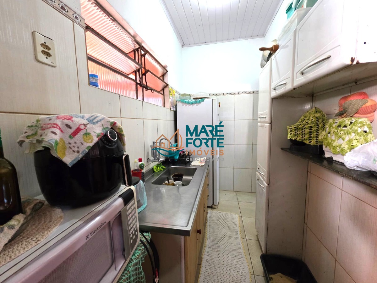 Casa a 250m da praia com ponto comercial e edícula!